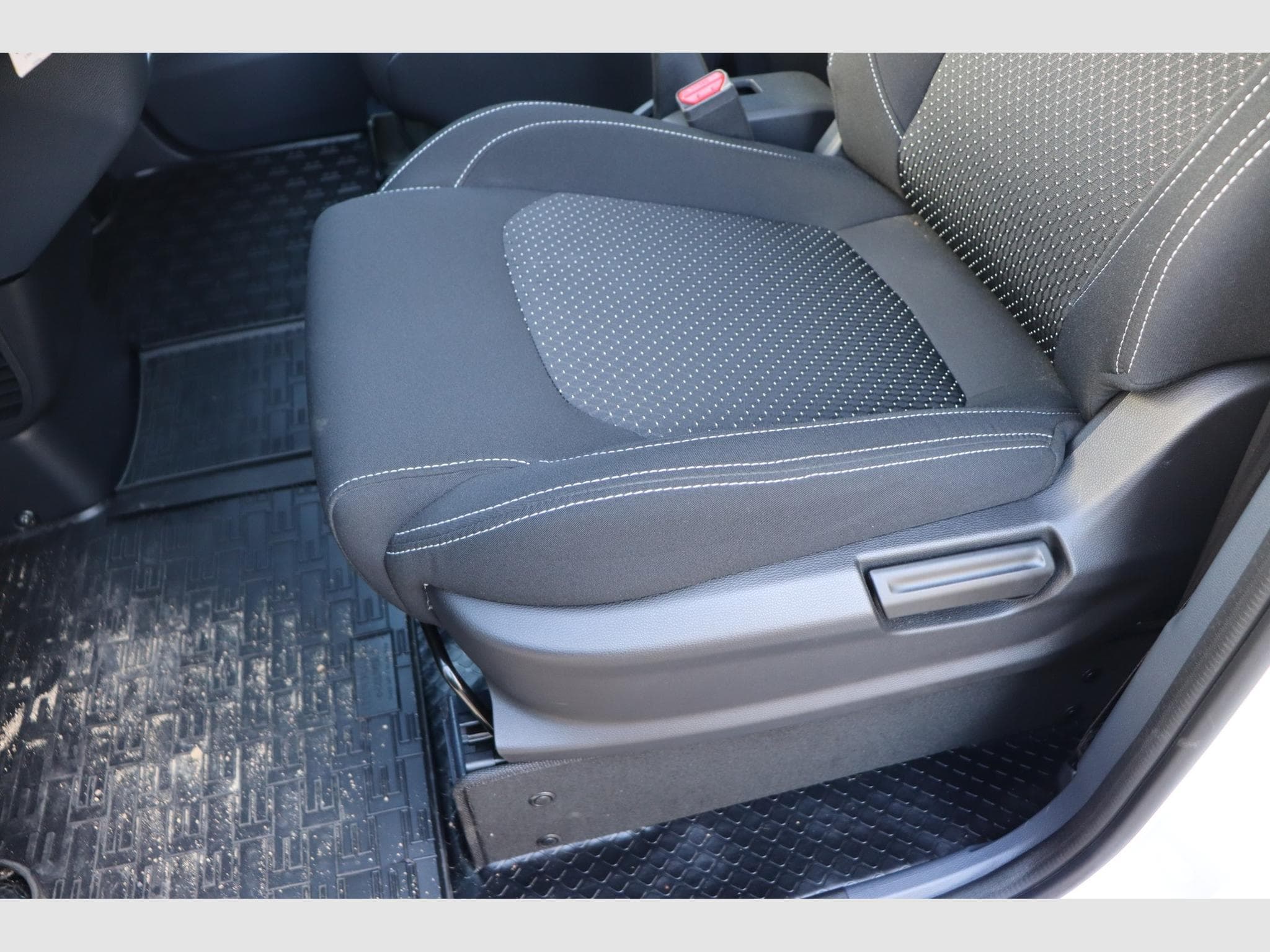 Maxus eDeliver 3 Long Wheel Base (2025) - Photo 13