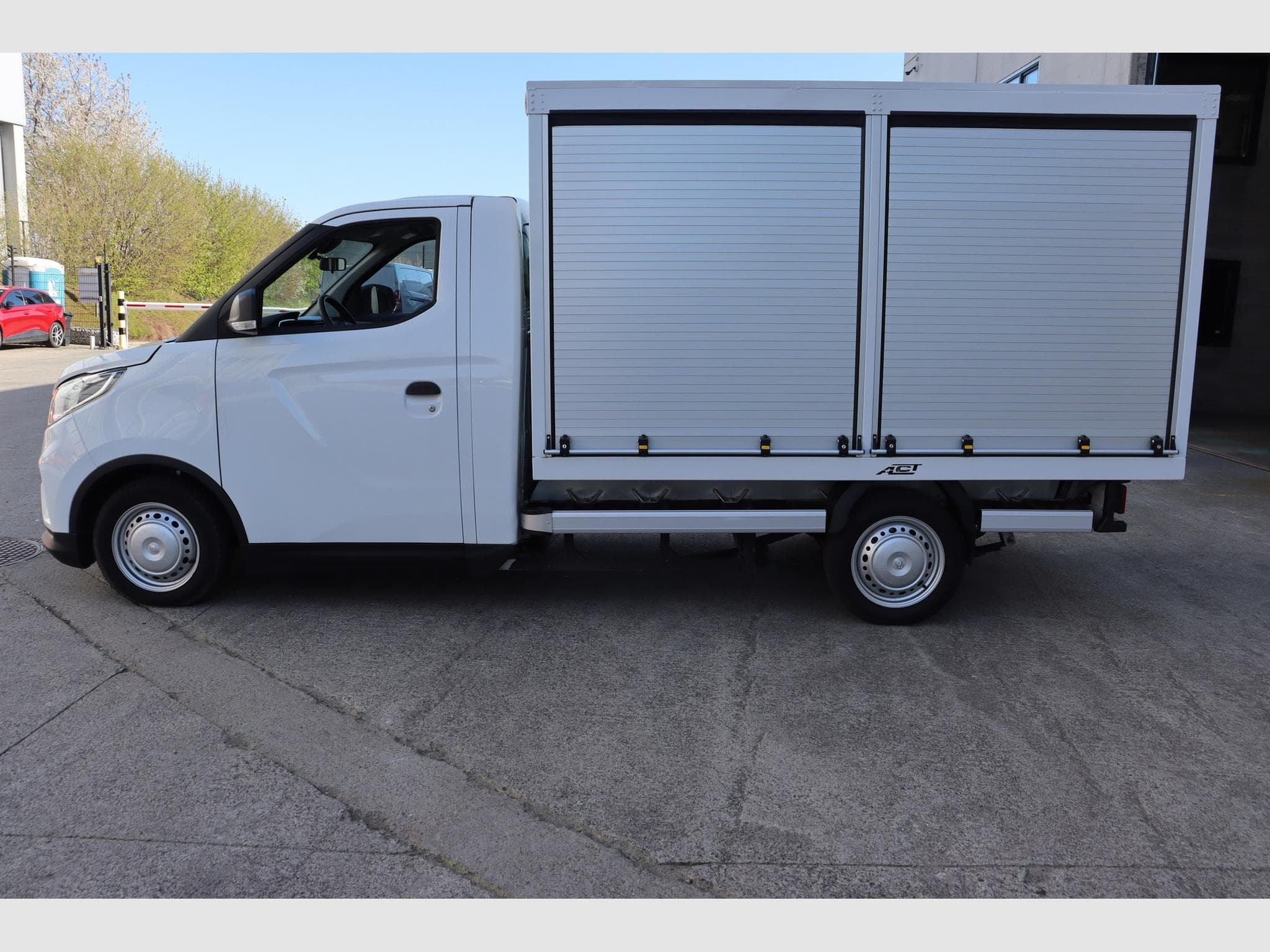 Maxus eDeliver 3 Long Wheel Base (2025) - Photo 4