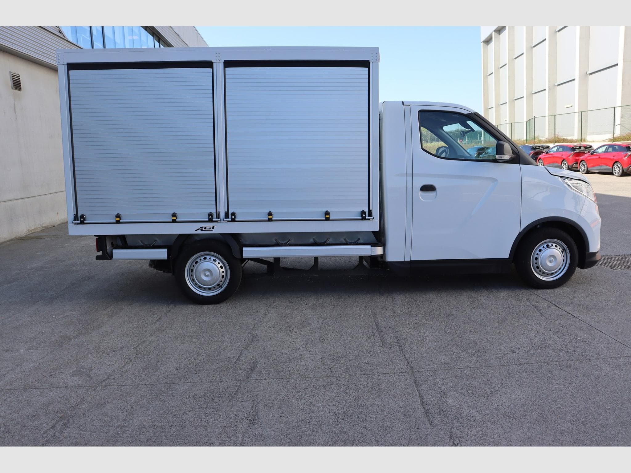 Maxus eDeliver 3 Long Wheel Base (2025) - Photo 8
