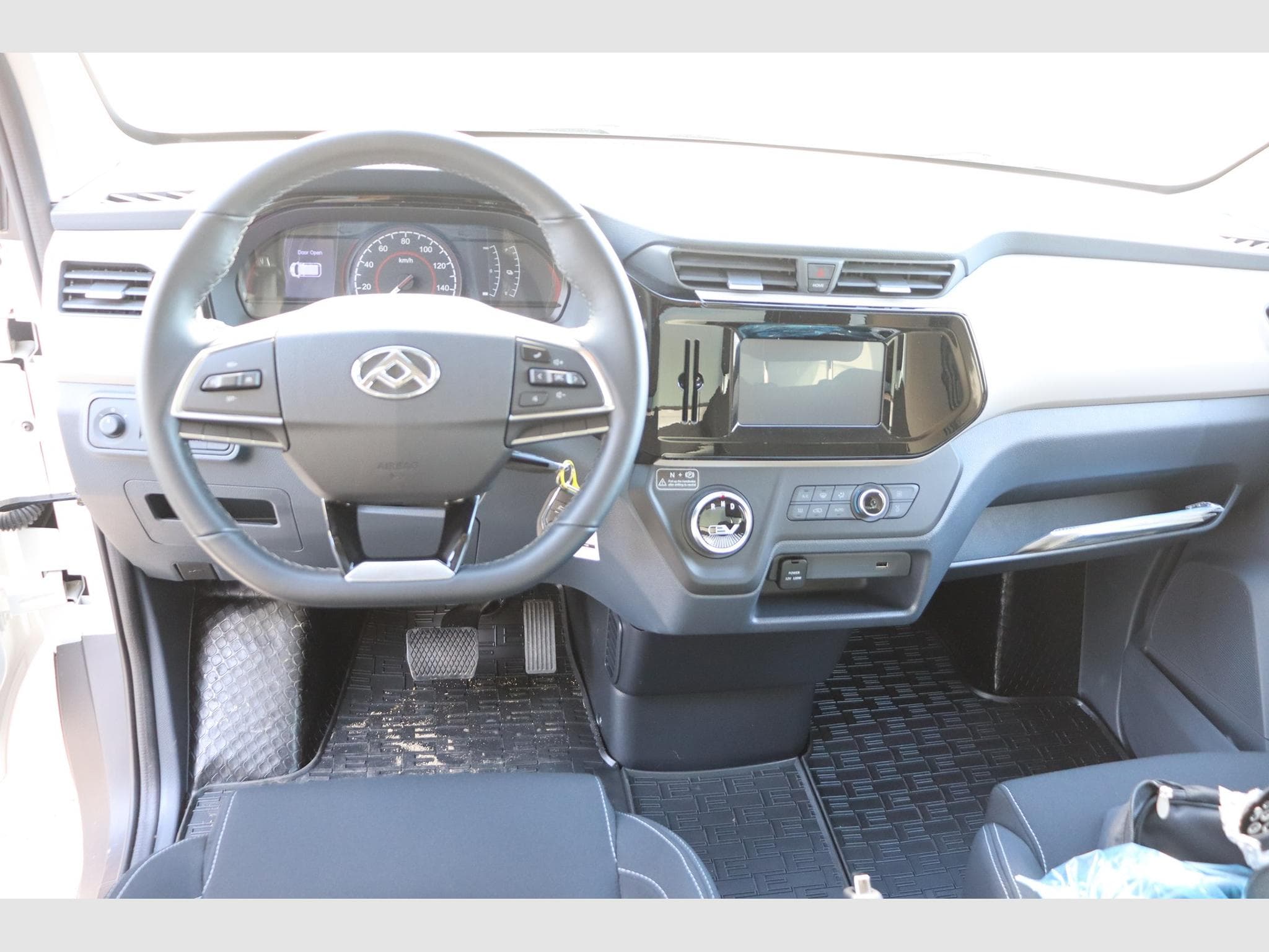 Maxus eDeliver 3 Long Wheel Base (2025) - Photo 9