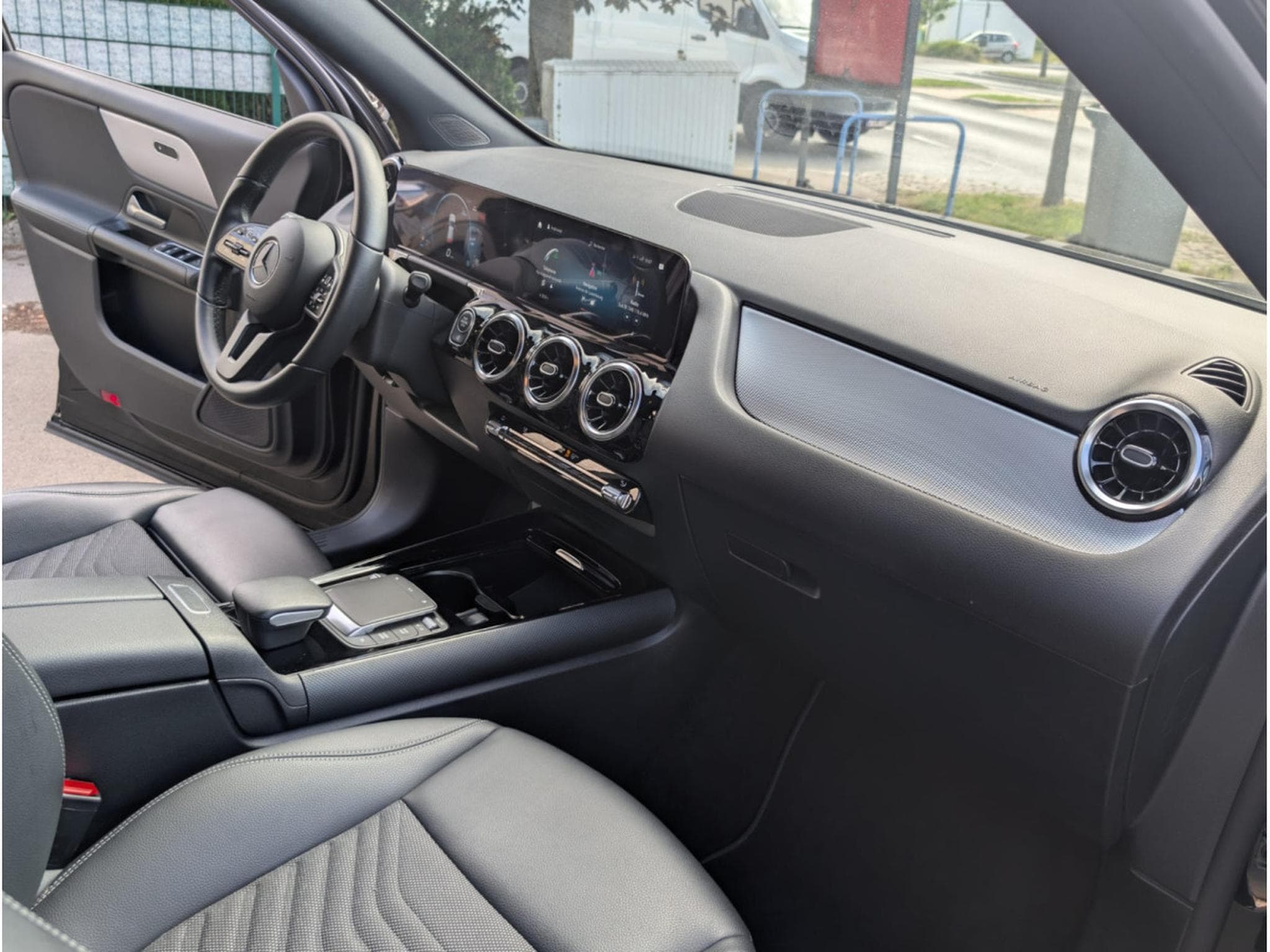 Mercedes GLA 200 163CV 7G-TRONIC * GARANTIE CONSTRUCTEUR * (2023) - Photo 4