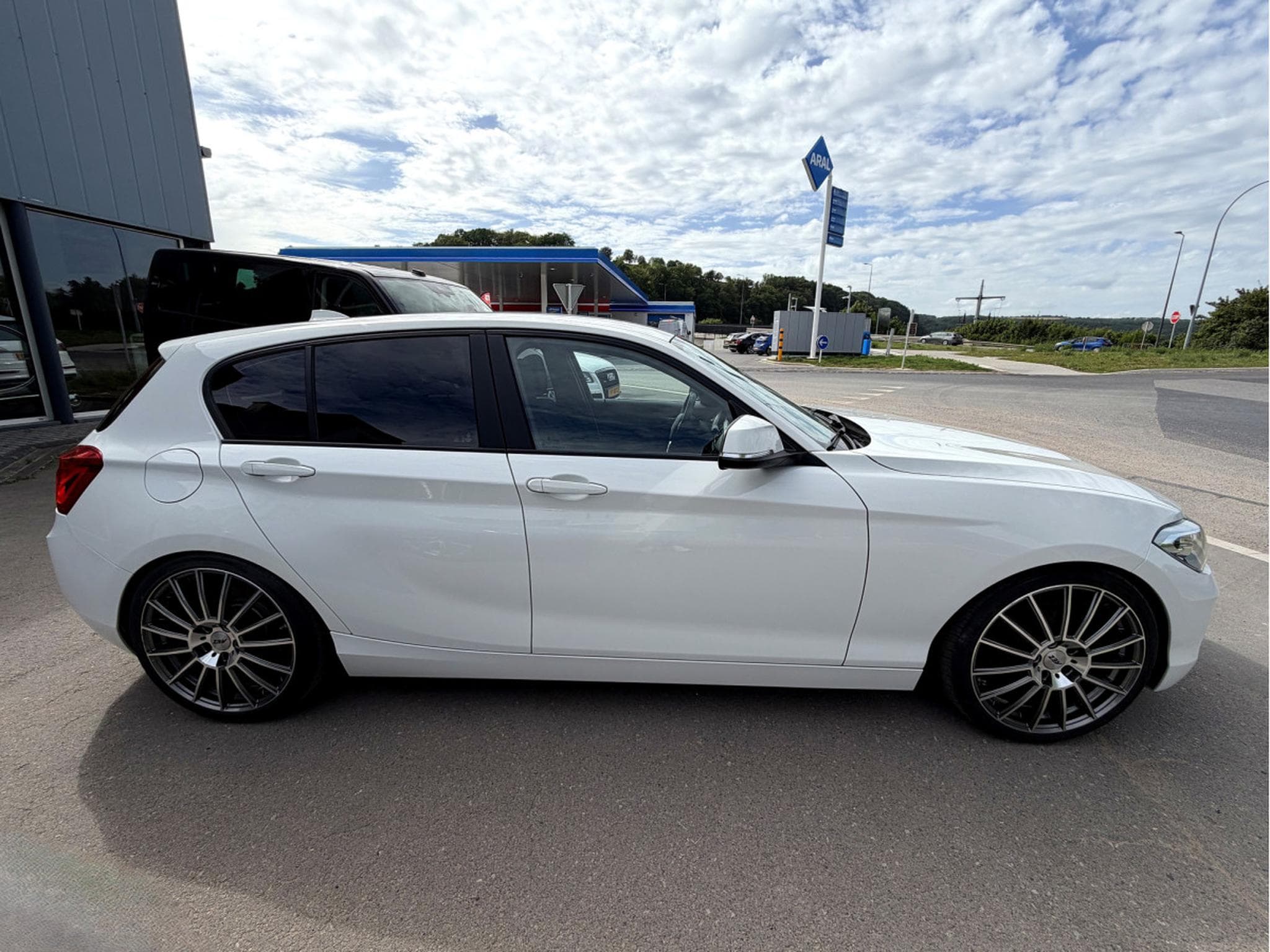 BMW 118 i Advantage Clime, Radar de recul, Sièges chauffants, 2e mai (2017) - Photo 5