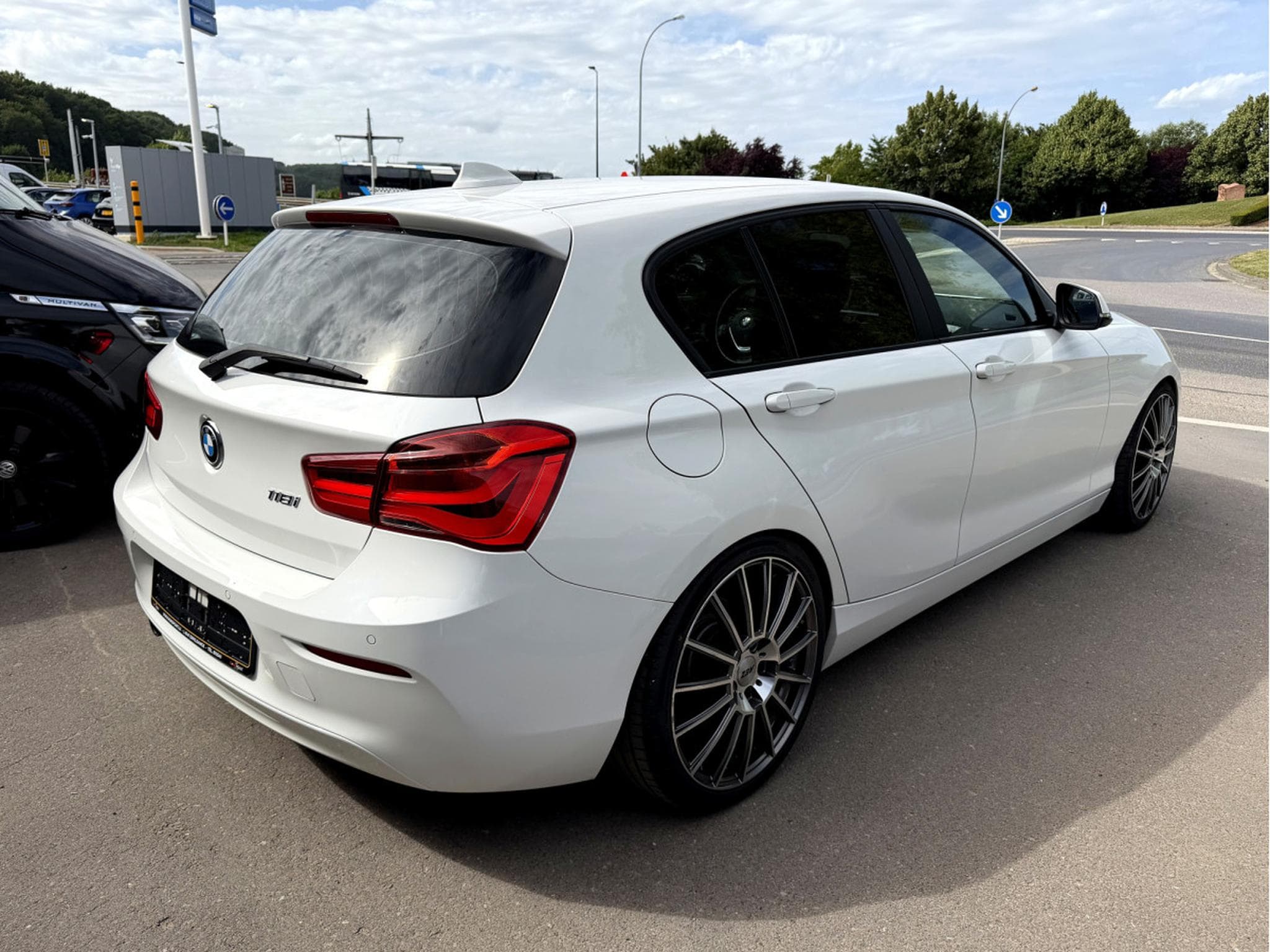 BMW 118 i Advantage Clime, Radar de recul, Sièges chauffants, 2e mai (2017) - Photo 8