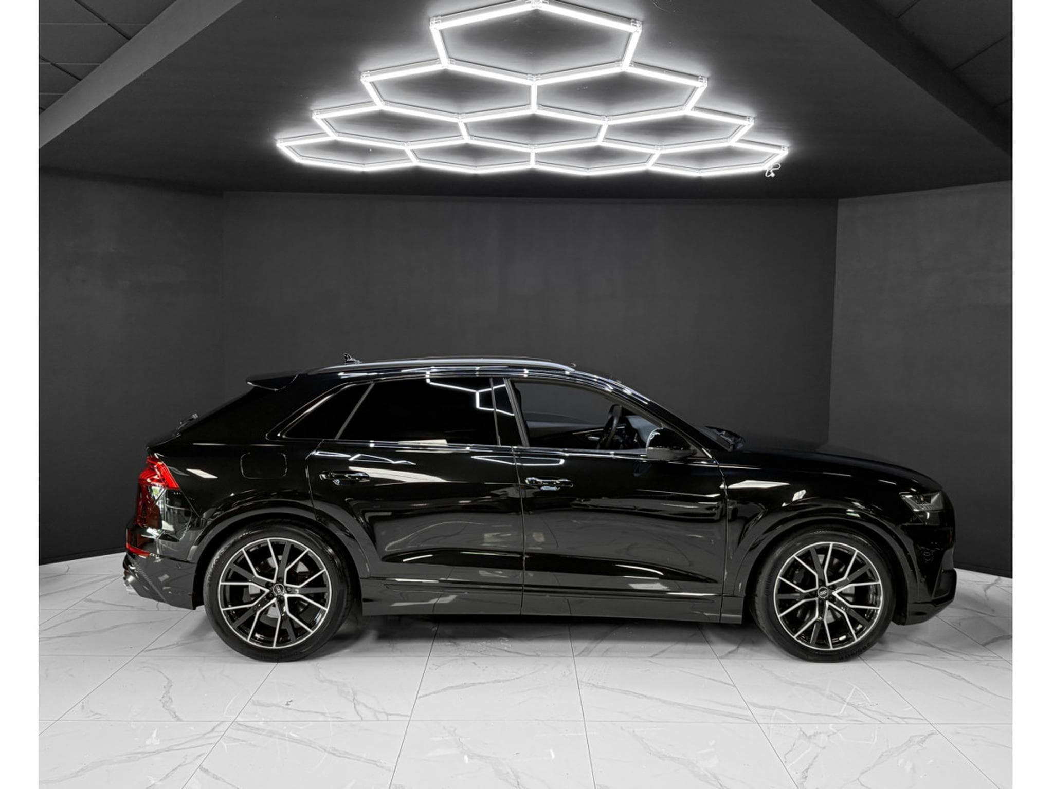 Audi SQ8 4.0 TFSI / MATRIX / B&O / PANO / HEAD-UP / 360° (2023) - Photo 6