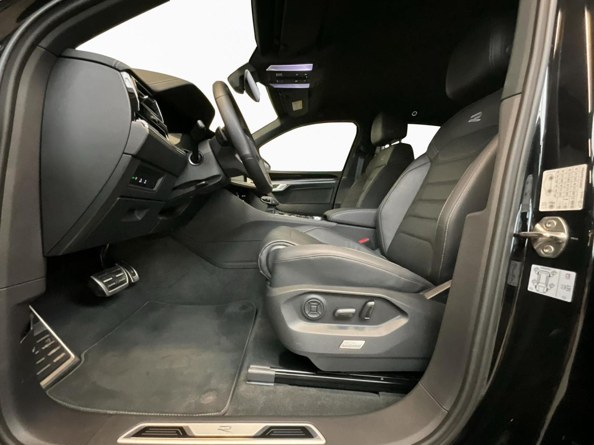 VW Touareg R-Line+V6TDI+4M+P.Confort+AHK (2025) - Photo 11