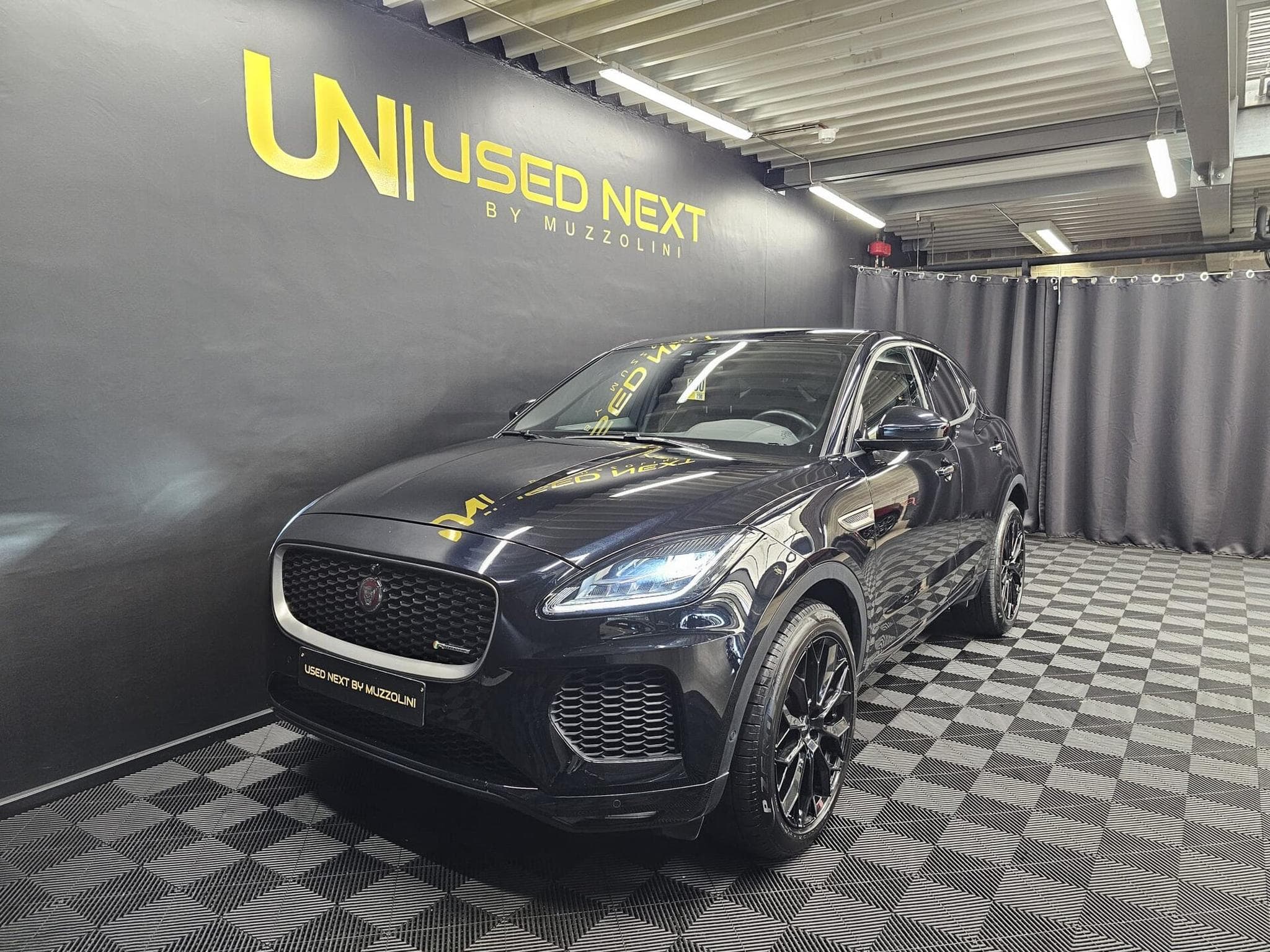 Jaguar E-Pace 241 cv R-DYNAMIC SE/ 4MOTION/ MERIDIAN (2020) - Foto 1