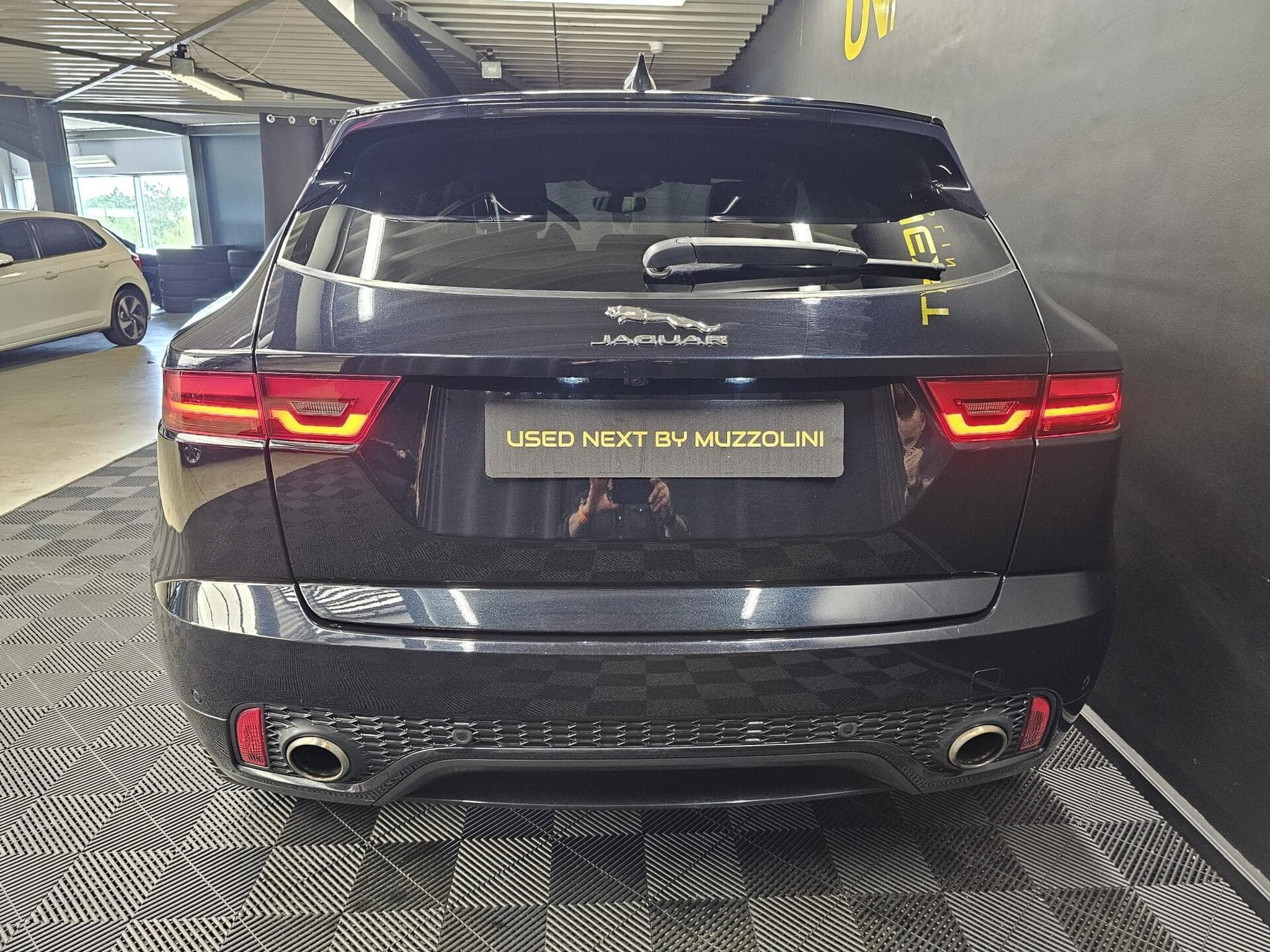 Jaguar E-Pace 241 cv R-DYNAMIC SE/ 4MOTION/ MERIDIAN (2020) - Foto 4