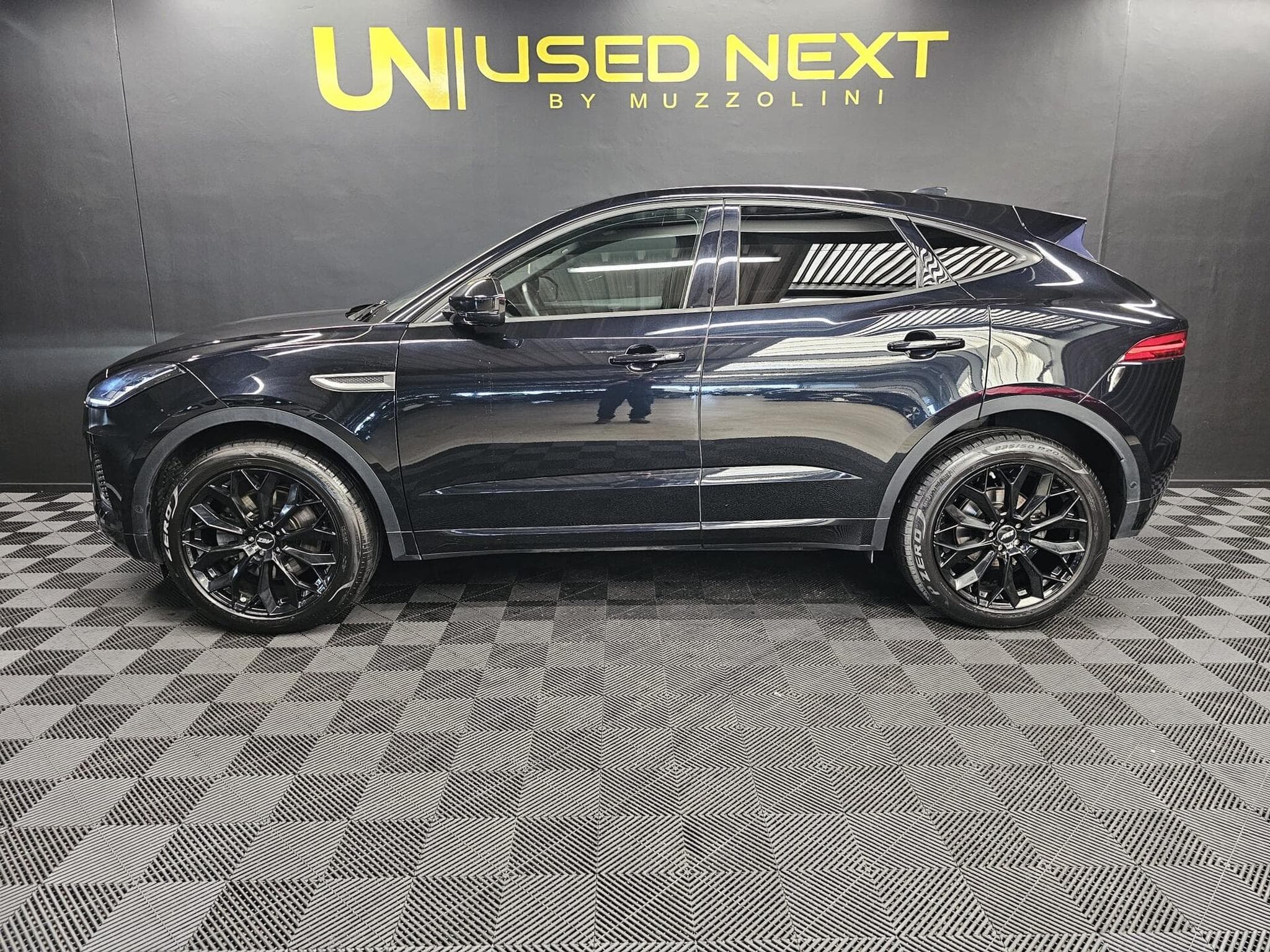 Jaguar E-Pace 241 cv R-DYNAMIC SE/ 4MOTION/ MERIDIAN (2020) - Foto 5