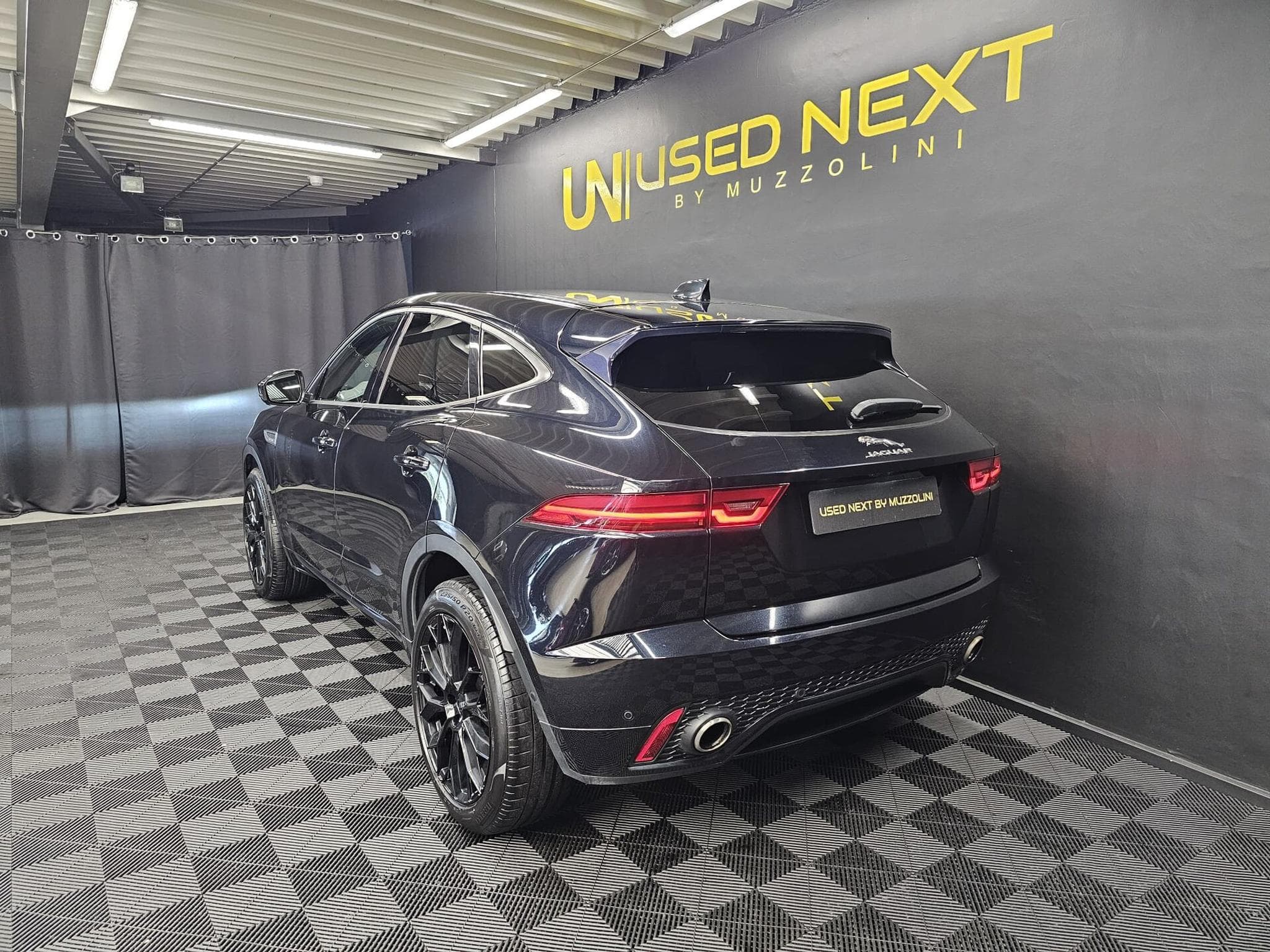 Jaguar E-Pace 241 cv R-DYNAMIC SE/ 4MOTION/ MERIDIAN (2020) - Foto 6
