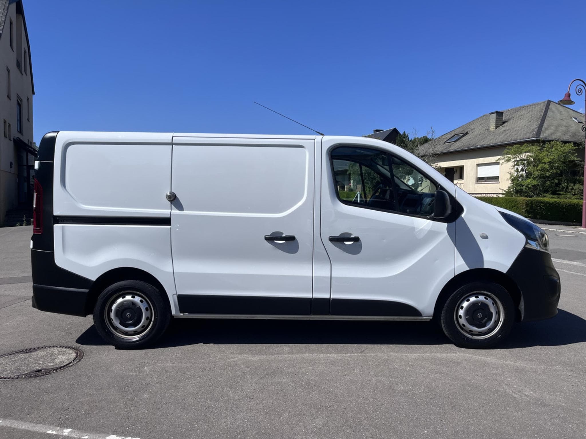 Opel Vivaro 1.6cdti 95cv L1H1 Euro6 Clim Camera PDC Armoires Wurth (2019) - Foto 4