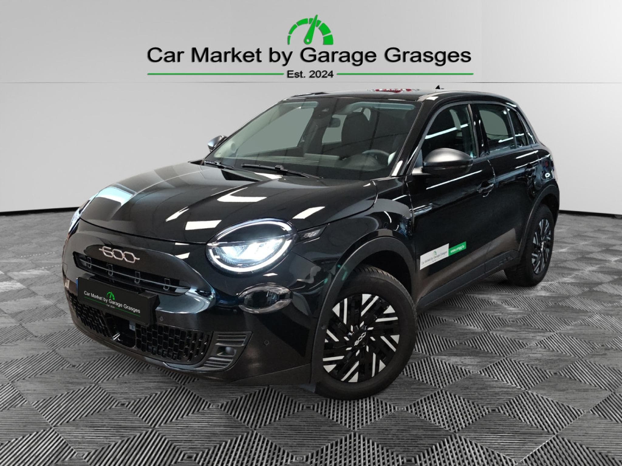 Fiat 600 Hybride ICON (2024) - Photo 1