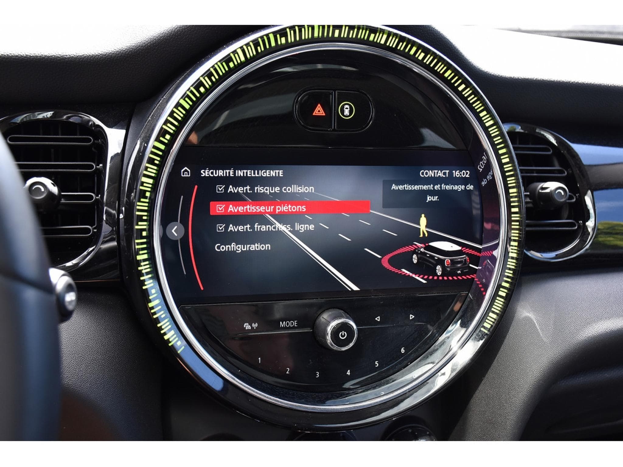 Mini Cooper 1.5A PANO CUIR GPS HUD CAM PARK KEYLESS 1° MAIN (2023) - Photo 13