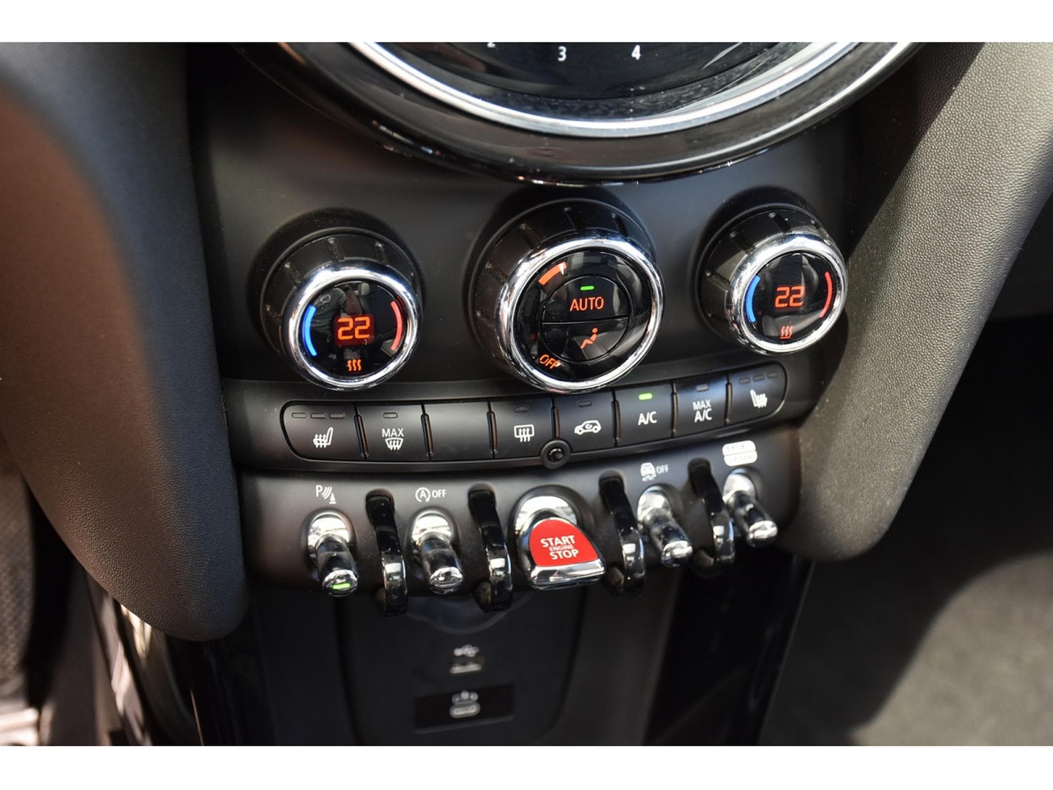 Mini Cooper 1.5A PANO CUIR GPS HUD CAM PARK KEYLESS 1° MAIN (2023) - Photo 15