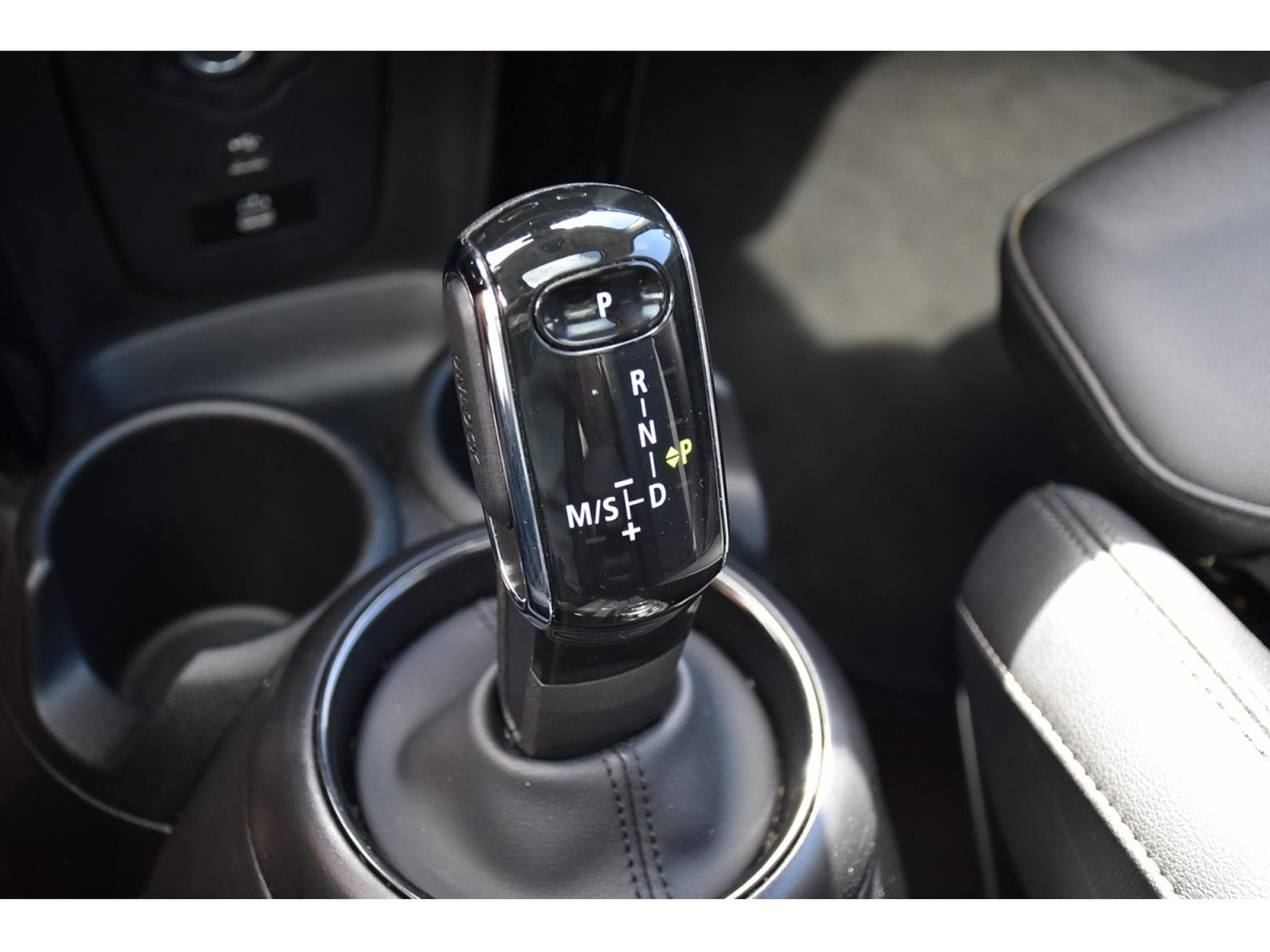 Mini Cooper 1.5A PANO CUIR GPS HUD CAM PARK KEYLESS 1° MAIN (2023) - Photo 16