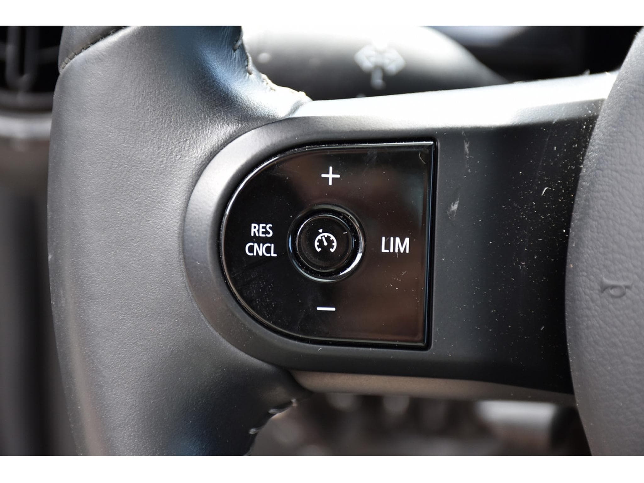 Mini Cooper 1.5A PANO CUIR GPS HUD CAM PARK KEYLESS 1° MAIN (2023) - Photo 19