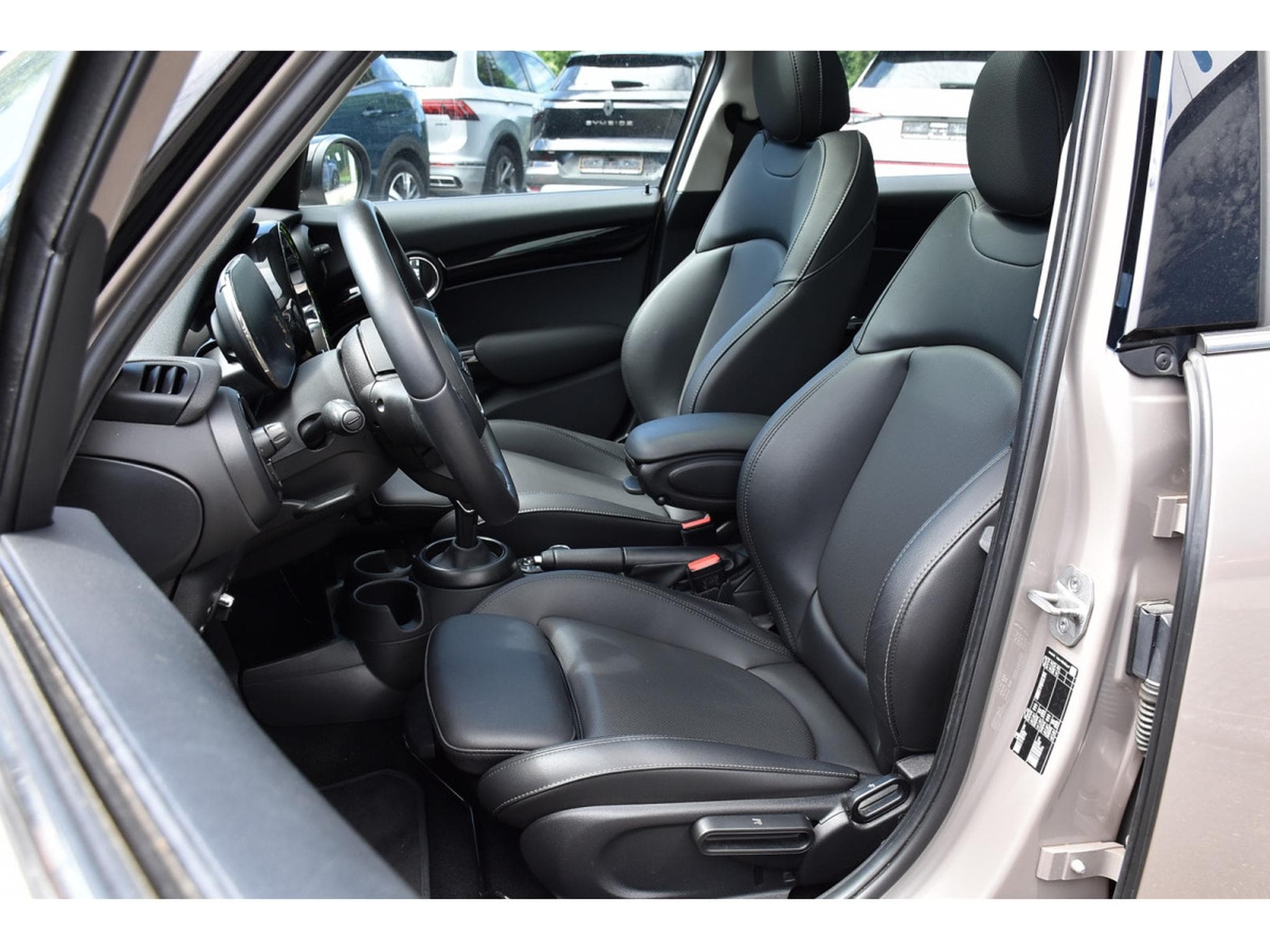 Mini Cooper 1.5A PANO CUIR GPS HUD CAM PARK KEYLESS 1° MAIN (2023) - Photo 6
