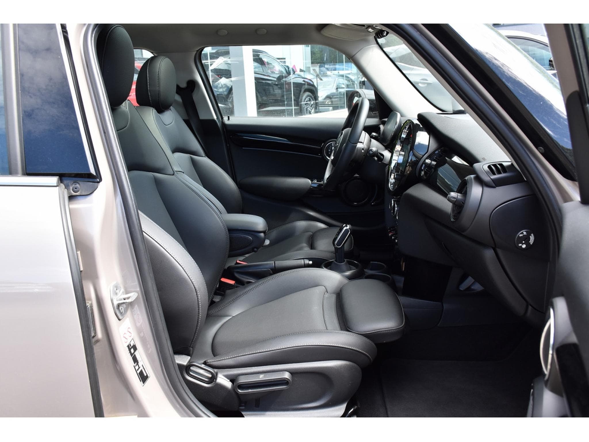 Mini Cooper 1.5A PANO CUIR GPS HUD CAM PARK KEYLESS 1° MAIN (2023) - Photo 7