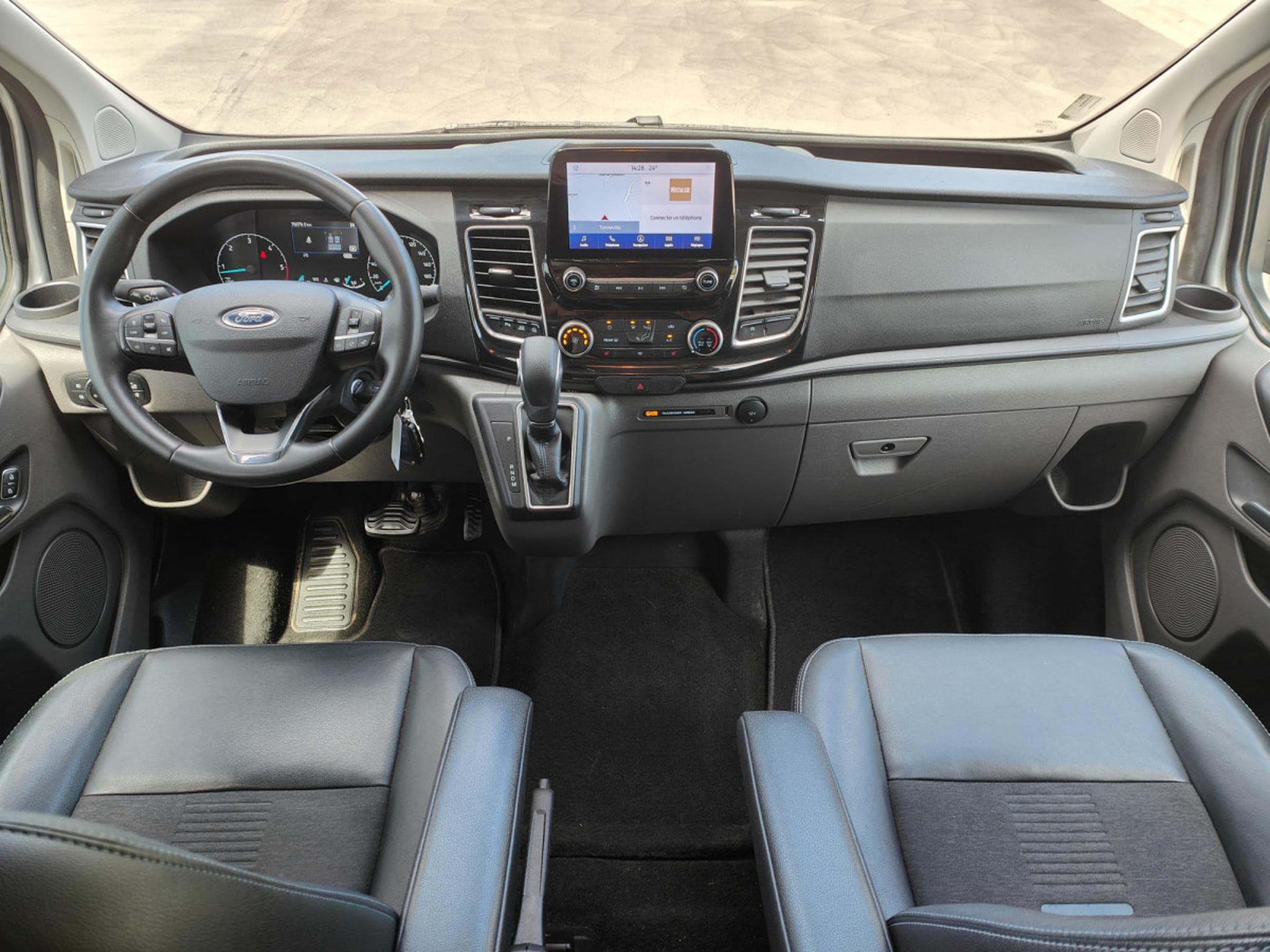 Ford Transit 2.0 TDCI DOUBLE CABINE L2H1 5 PLACES BOITE AUTO CARPLAY CAME (2023) - Photo 11