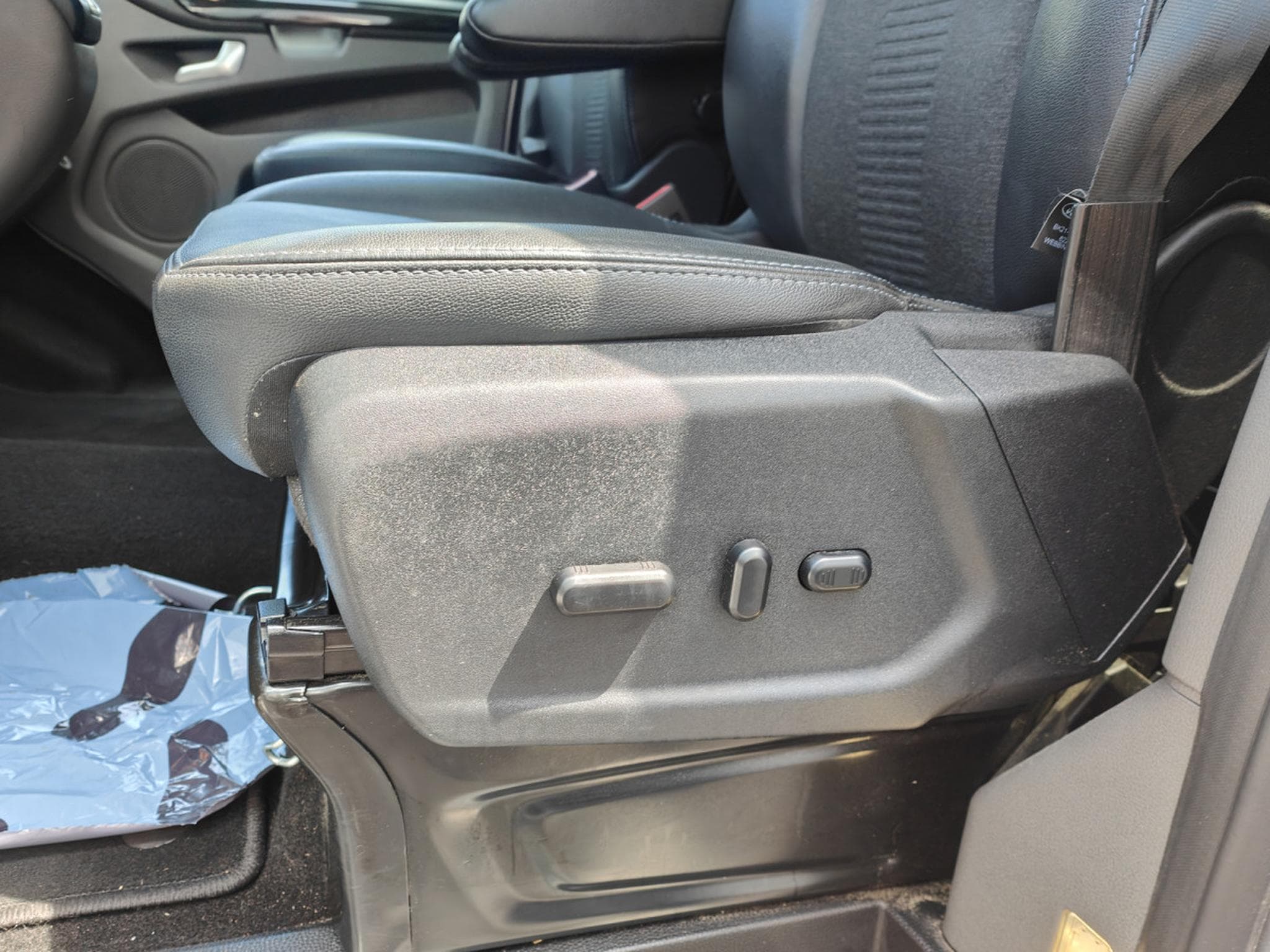 Ford Transit 2.0 TDCI DOUBLE CABINE L2H1 5 PLACES BOITE AUTO CARPLAY CAME (2023) - Photo 13