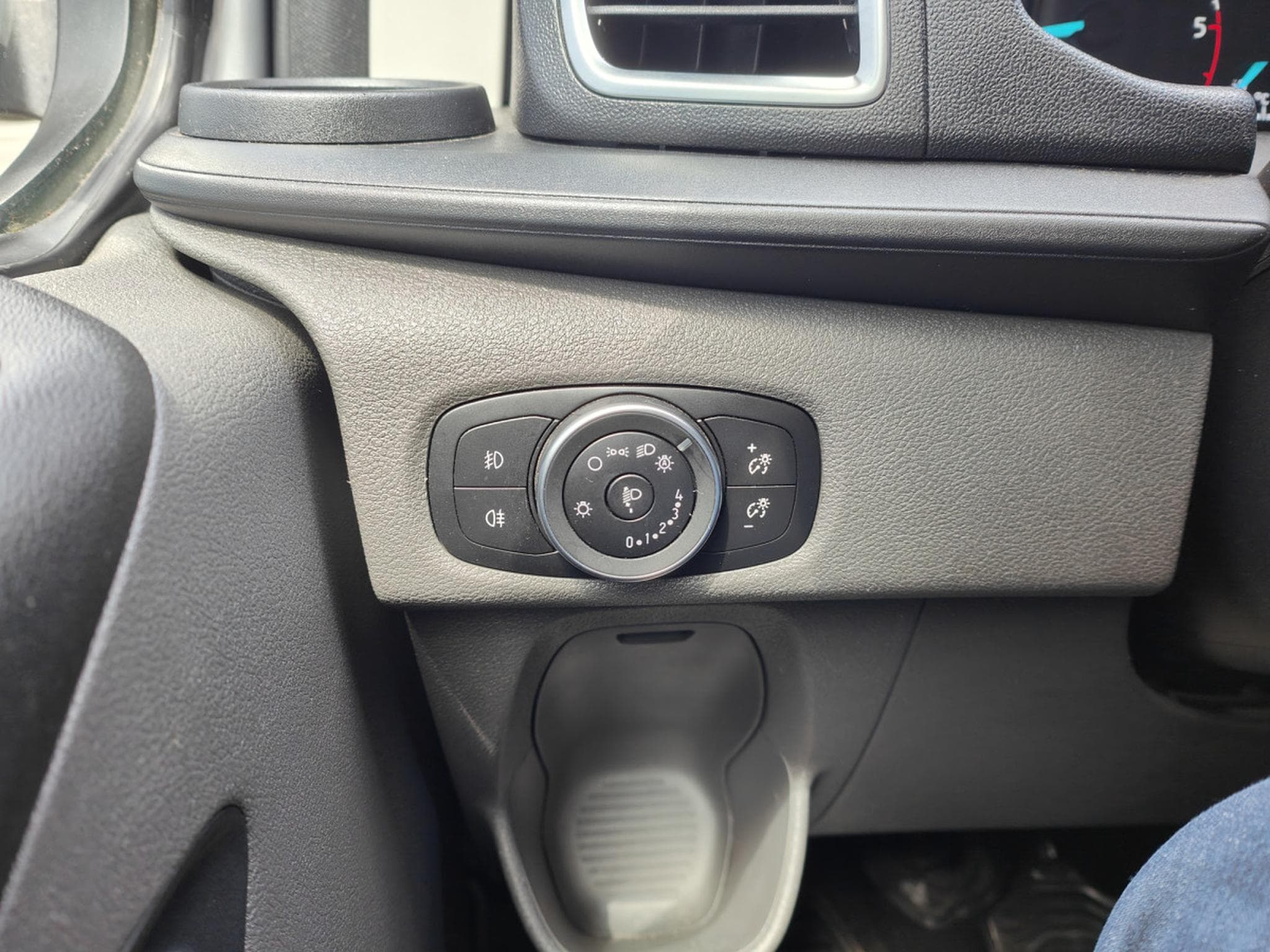 Ford Transit 2.0 TDCI DOUBLE CABINE L2H1 5 PLACES BOITE AUTO CARPLAY CAME (2023) - Photo 18