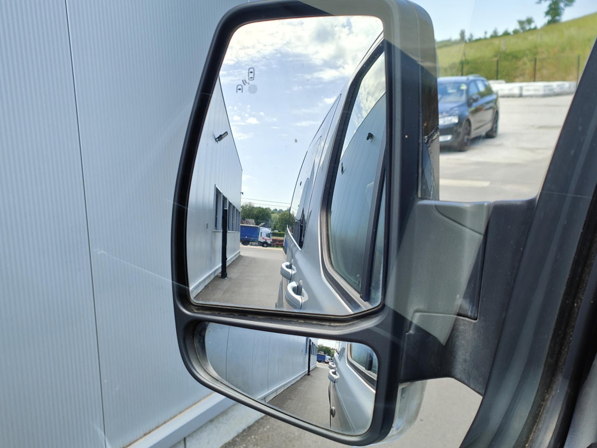Ford Transit 2.0 TDCI DOUBLE CABINE L2H1 5 PLACES BOITE AUTO CARPLAY CAME (2023) - Photo 21