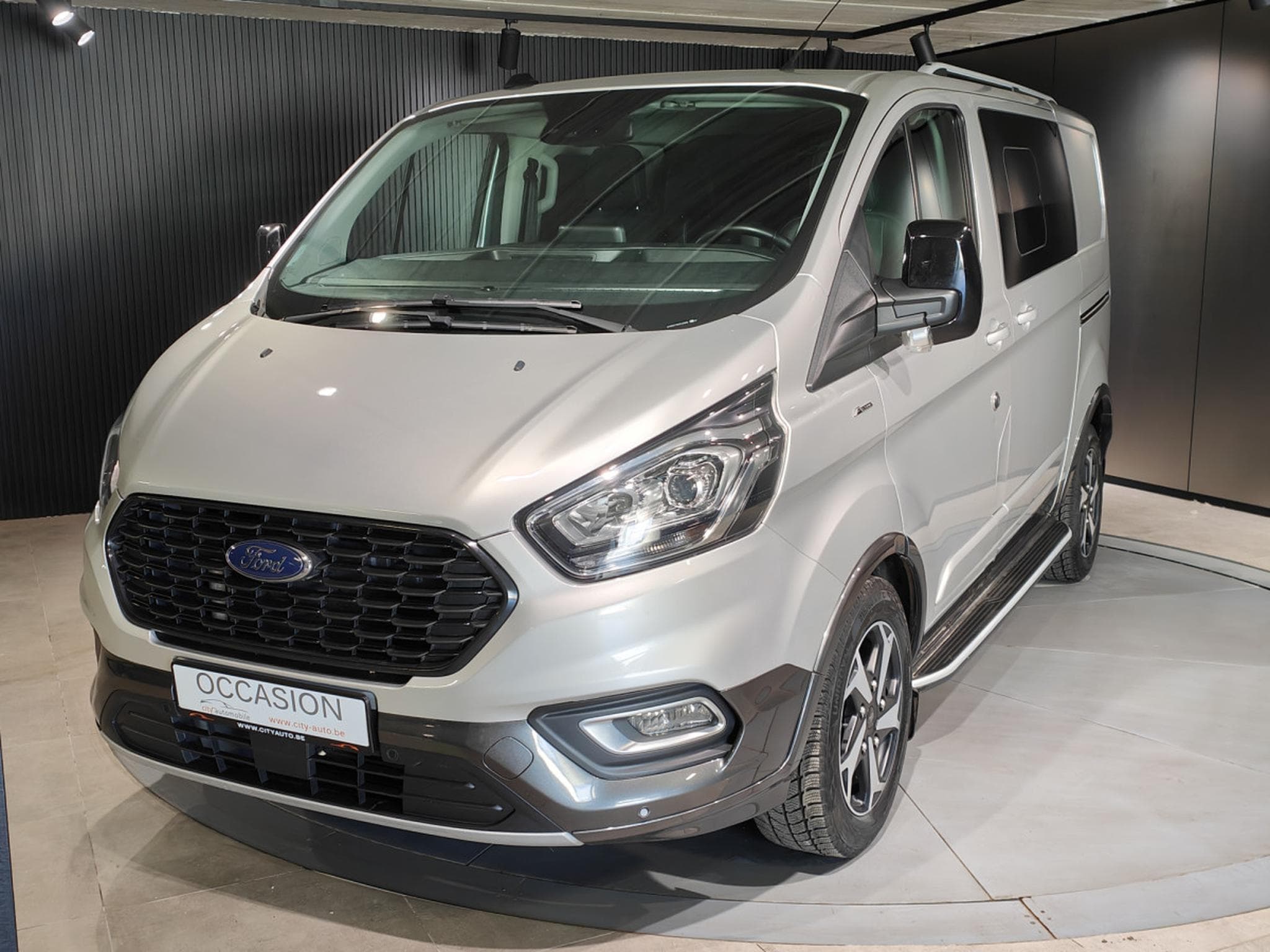 Ford Transit 2.0 TDCI DOUBLE CABINE L2H1 5 PLACES BOITE AUTO CARPLAY CAME (2023) - Photo 6