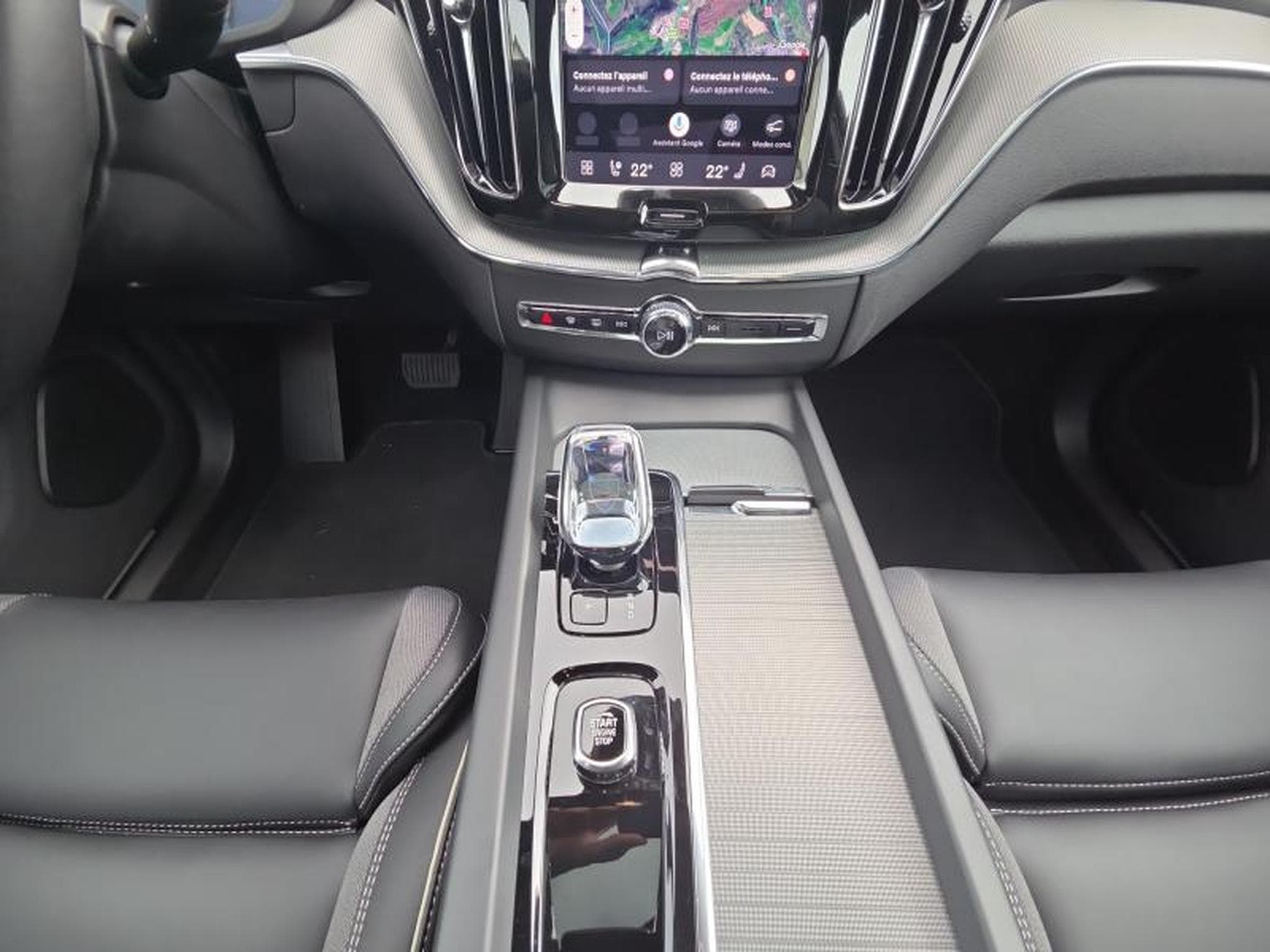 Volvo XC60 T6 Plus Dark / Hybride KIT HIVER (2025) - Photo 11