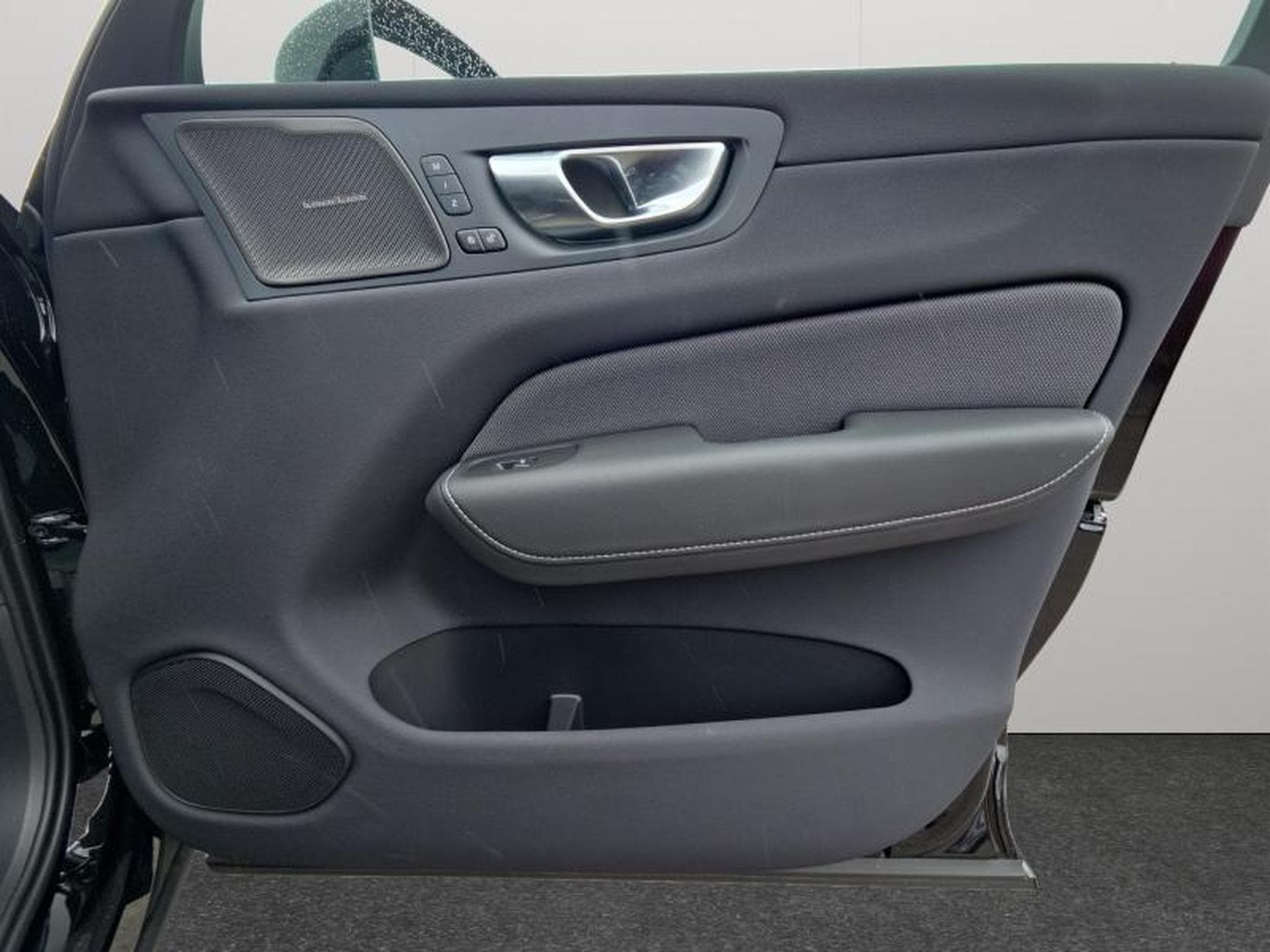 Volvo XC60 T6 Plus Dark / Hybride KIT HIVER (2025) - Photo 15