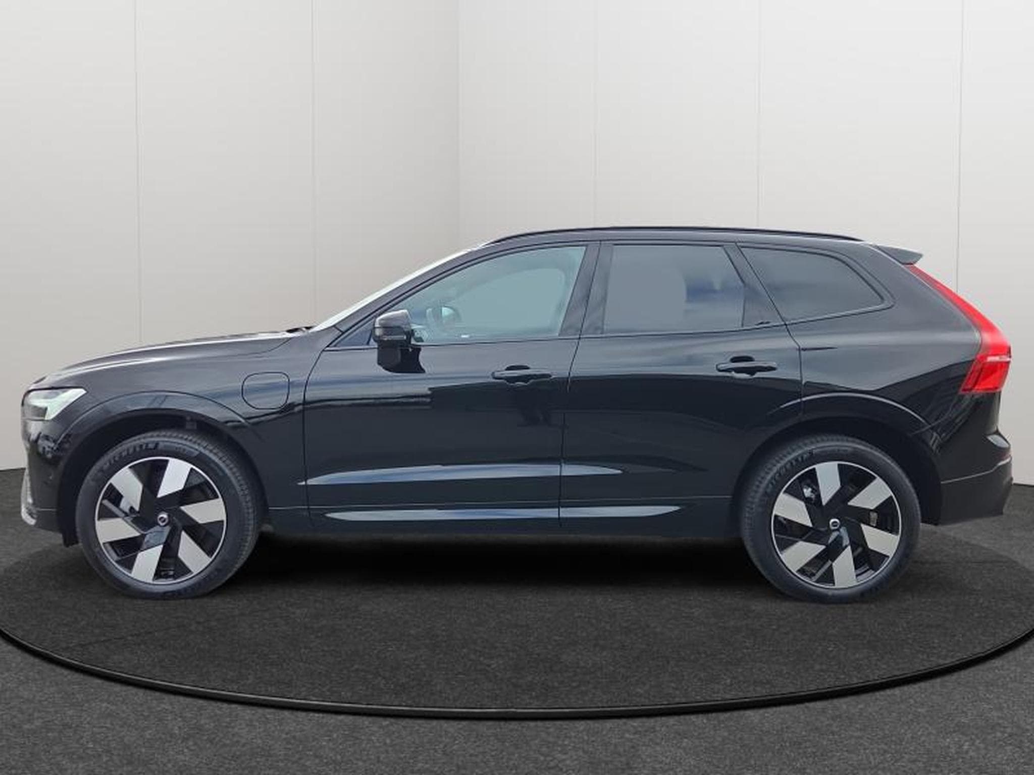 Volvo XC60 T6 Plus Dark / Hybride KIT HIVER (2025) - Photo 2