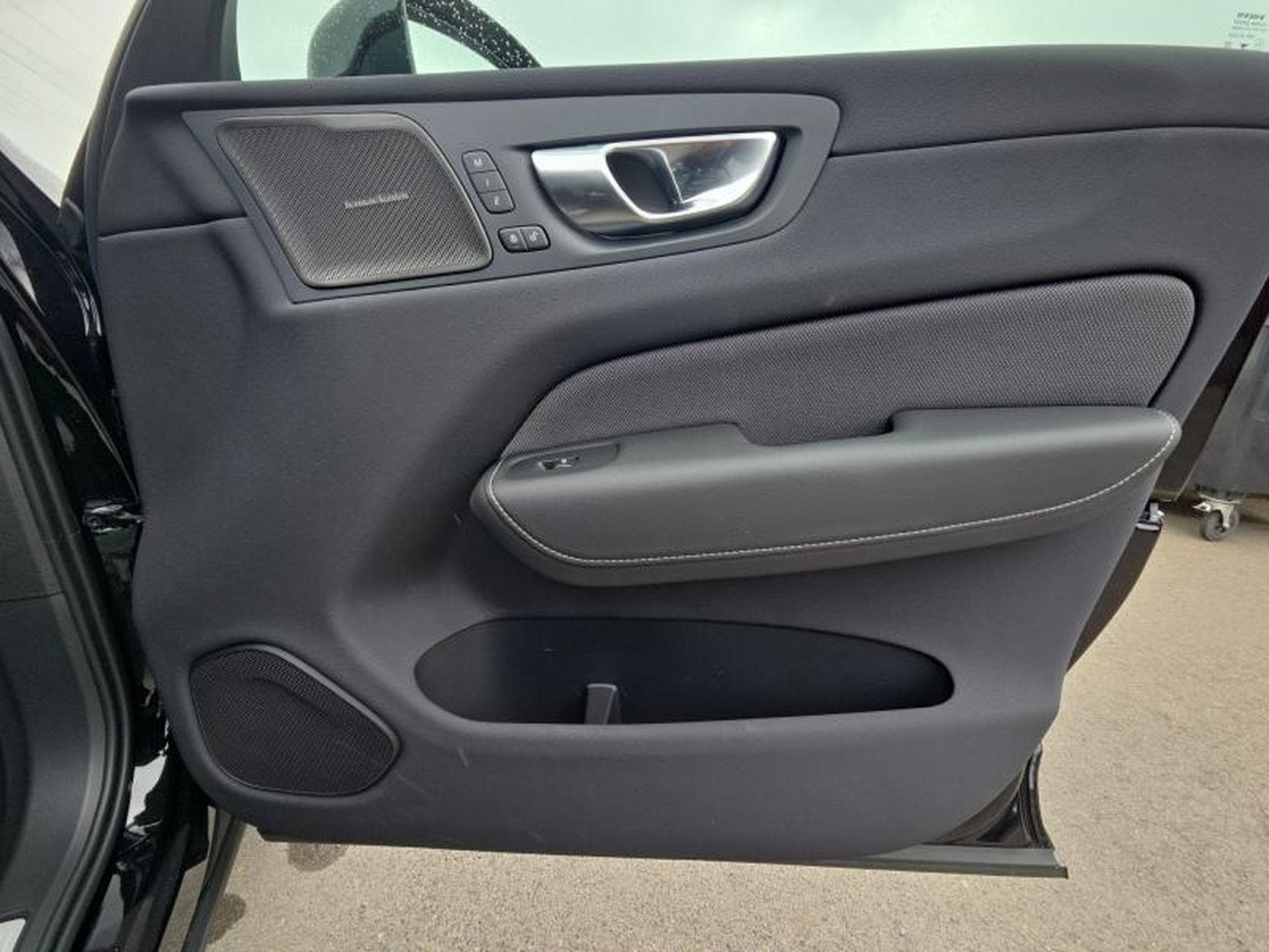 Volvo XC60 T6 Plus Dark / Hybride KIT HIVER (2025) - Photo 21