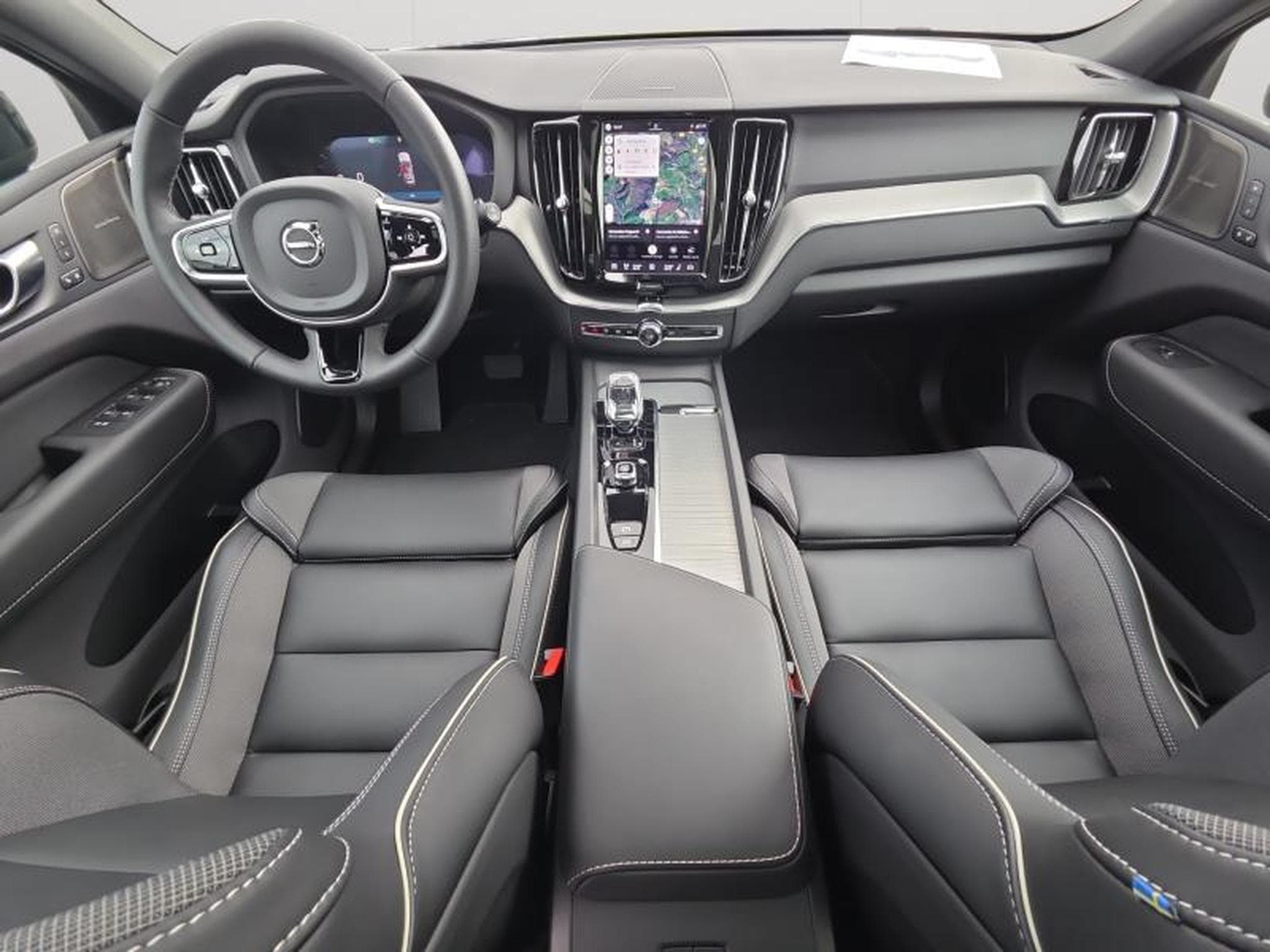 Volvo XC60 T6 Plus Dark / Hybride KIT HIVER (2025) - Photo 31