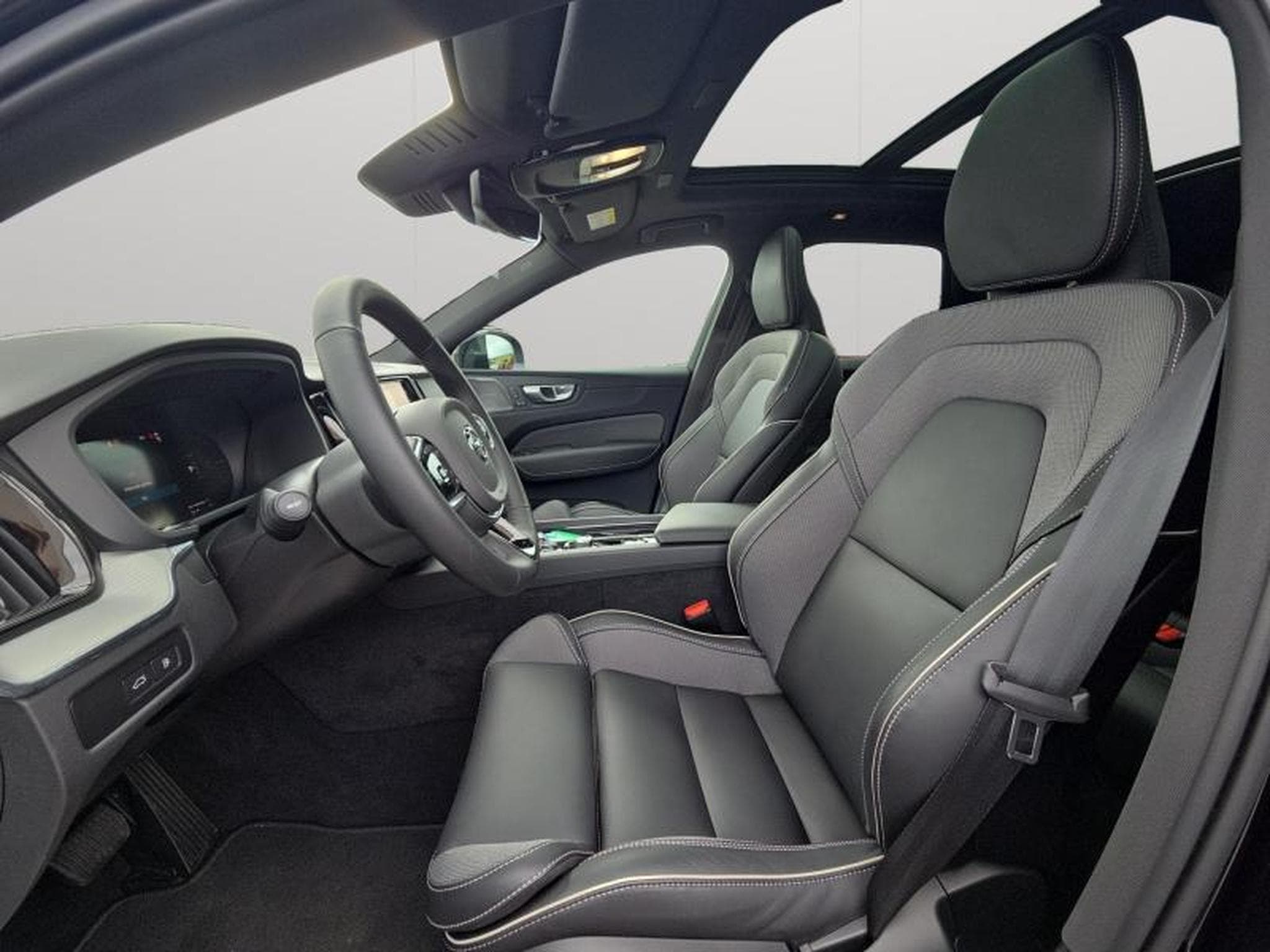 Volvo XC60 T6 Plus Dark / Hybride KIT HIVER (2025) - Photo 9