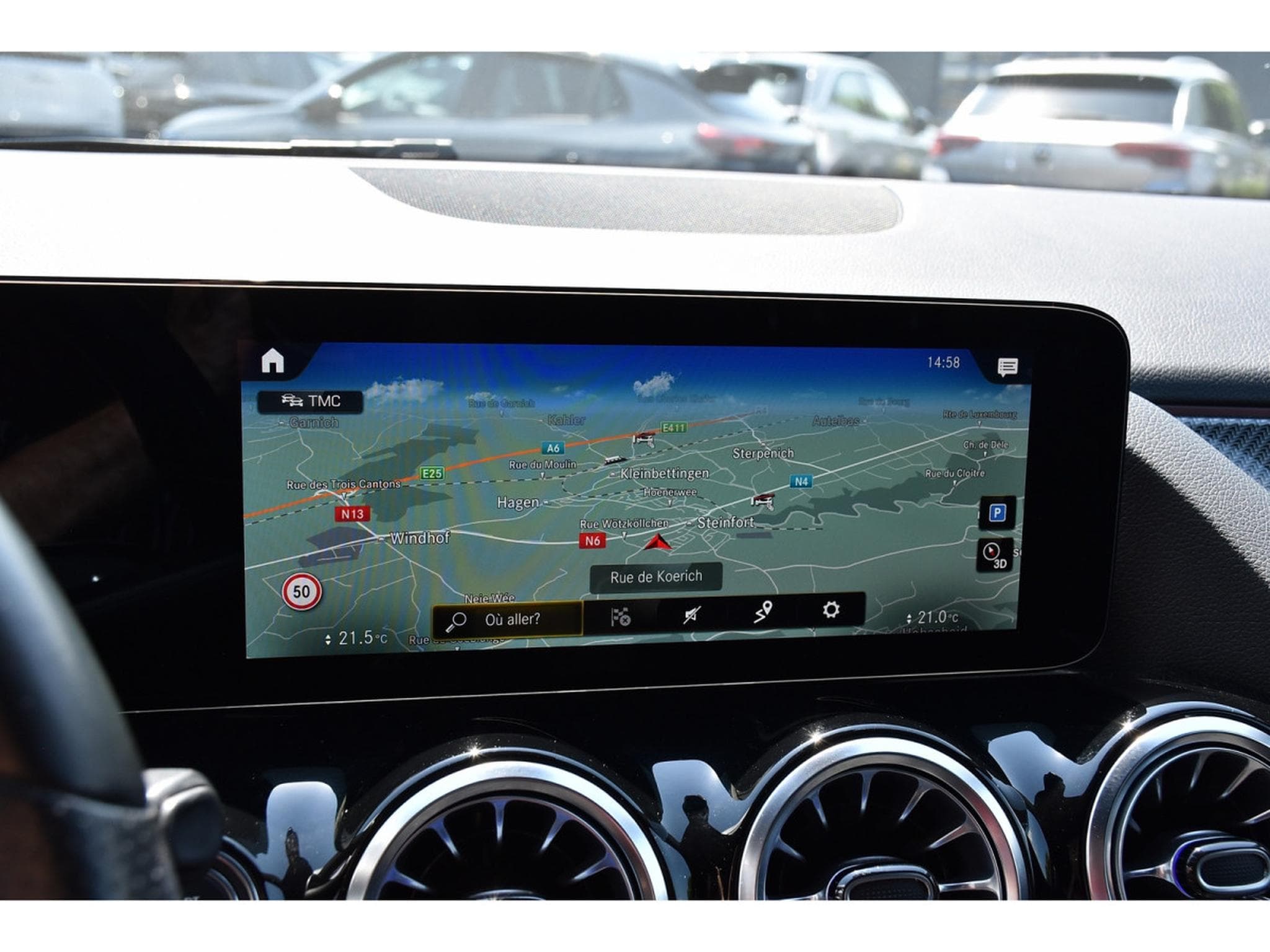Mercedes GLA 250 AMG Line 8G-Tronic DISTR LANE SIDE CAM ATT RMQ 1° MAIN (2022) - Photo 10