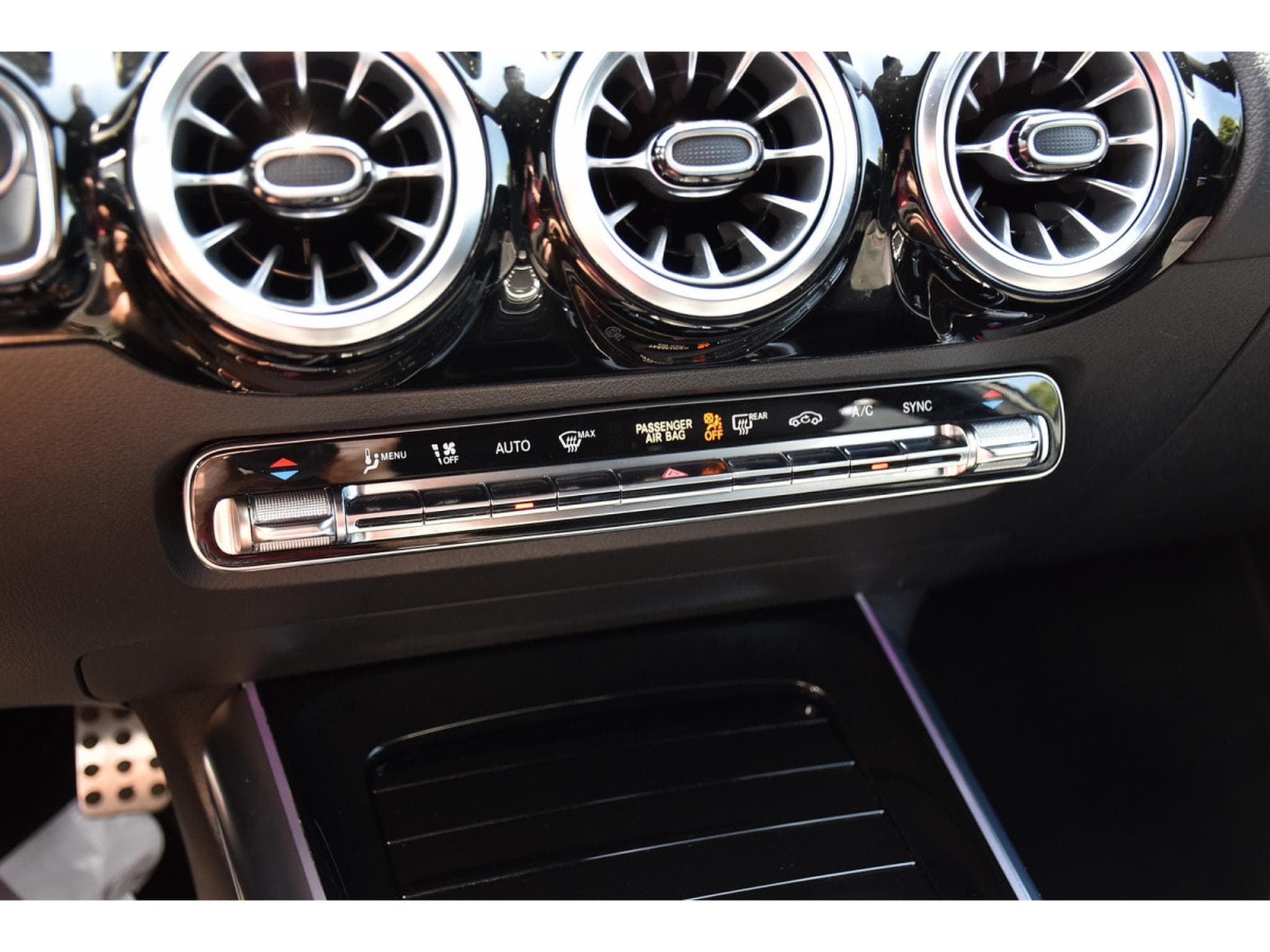 Mercedes GLA 250 AMG Line 8G-Tronic DISTR LANE SIDE CAM ATT RMQ 1° MAIN (2022) - Photo 19