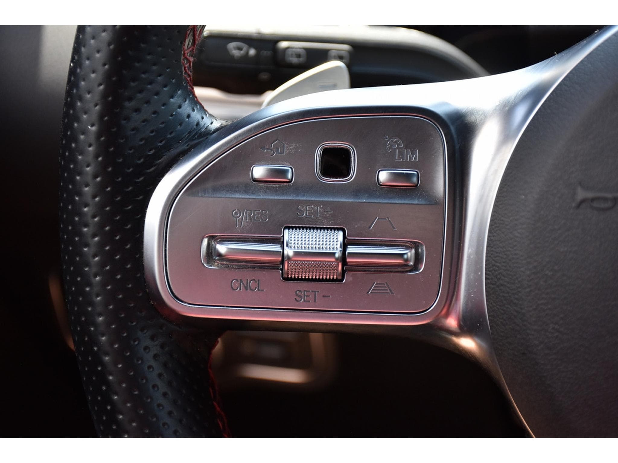 Mercedes GLA 250 AMG Line 8G-Tronic DISTR LANE SIDE CAM ATT RMQ 1° MAIN (2022) - Photo 20