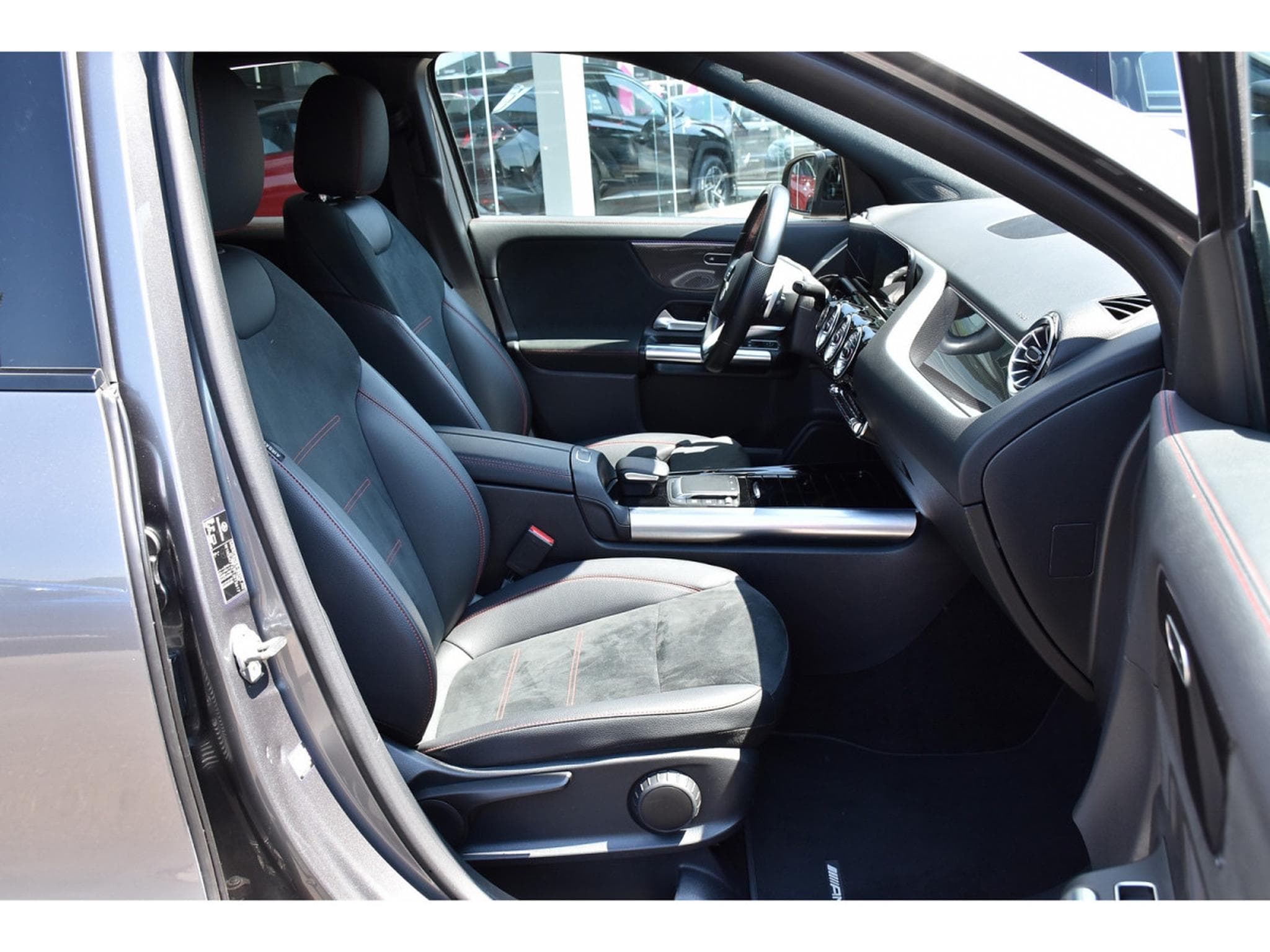 Mercedes GLA 250 AMG Line 8G-Tronic DISTR LANE SIDE CAM ATT RMQ 1° MAIN (2022) - Photo 7