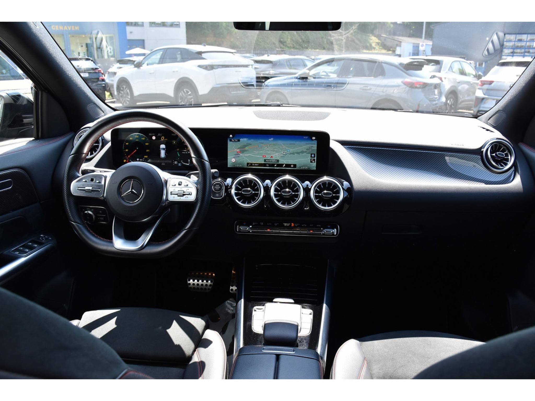 Mercedes GLA 250 AMG Line 8G-Tronic DISTR LANE SIDE CAM ATT RMQ 1° MAIN (2022) - Photo 9