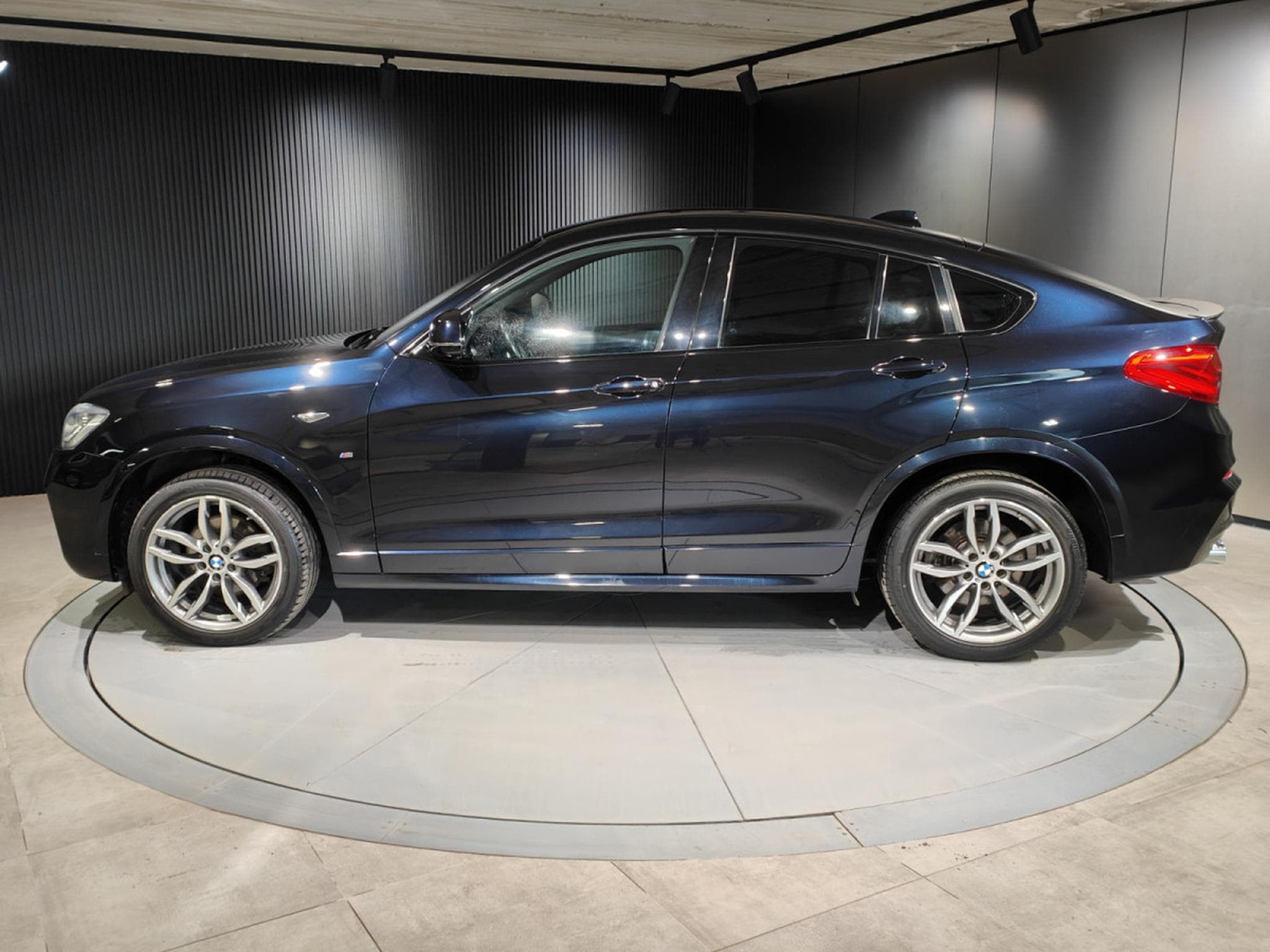 BMW X4 XDRIVE20D BOITE AUTO PACK M CUIR HARMAN/KARDON BLUETOOTH CAM (2016) - Photo 5