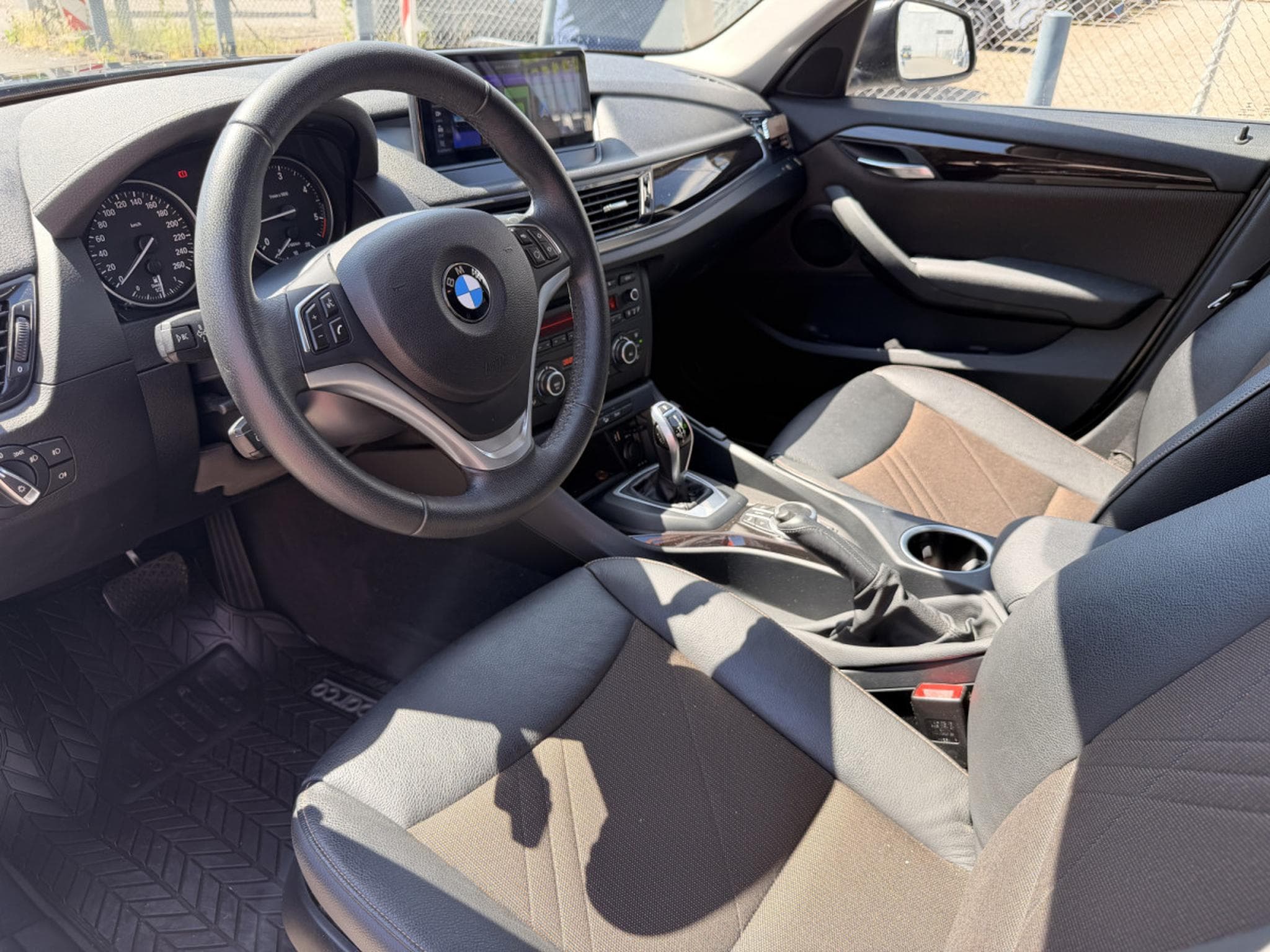 BMW X1 18dA 143 X-line X-drive (2015) - Foto 14