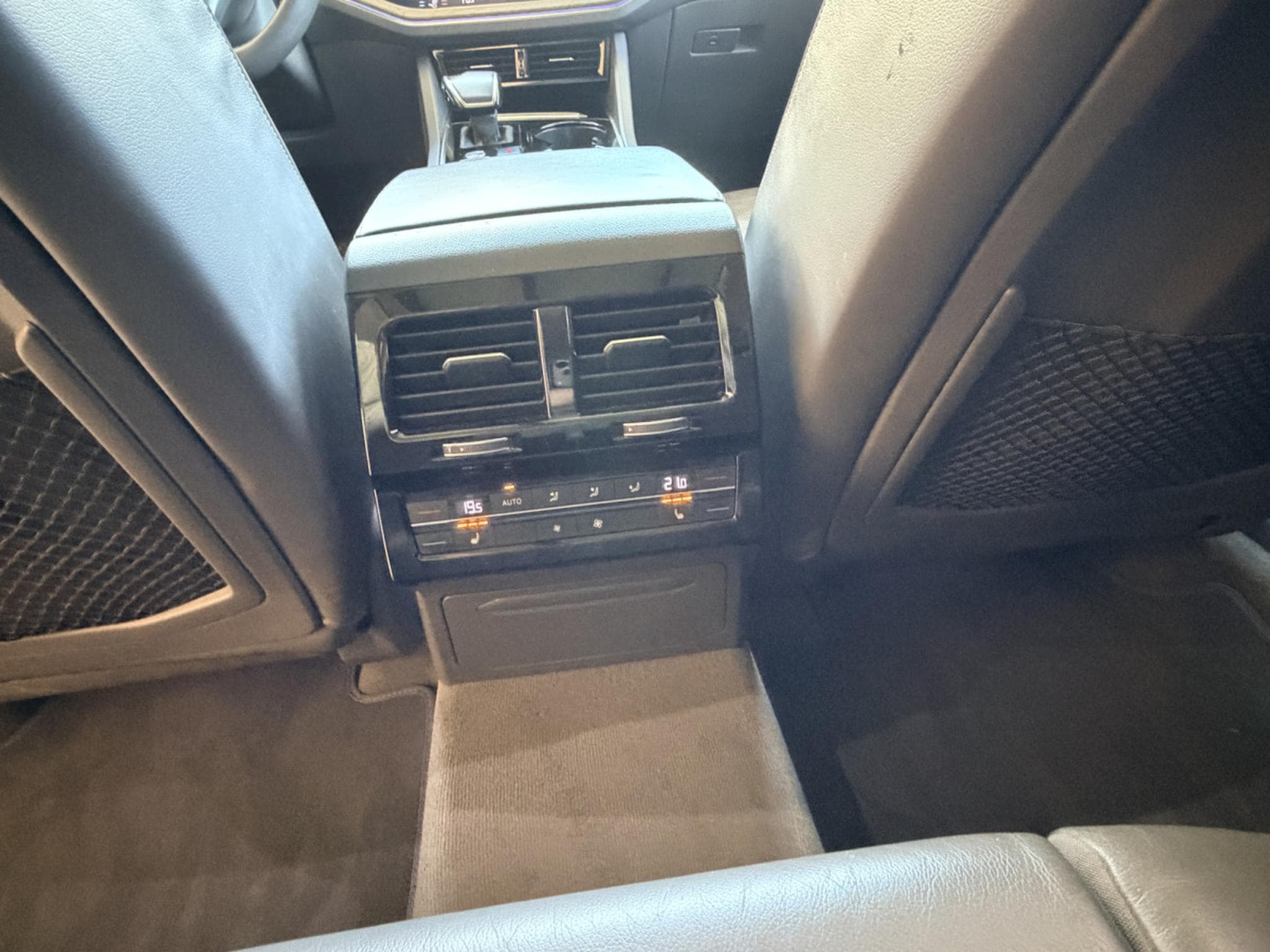 VW Touareg 3.0d R-line 4Motion Panorama Head-Up Camera 286cv (2018) - Photo 14