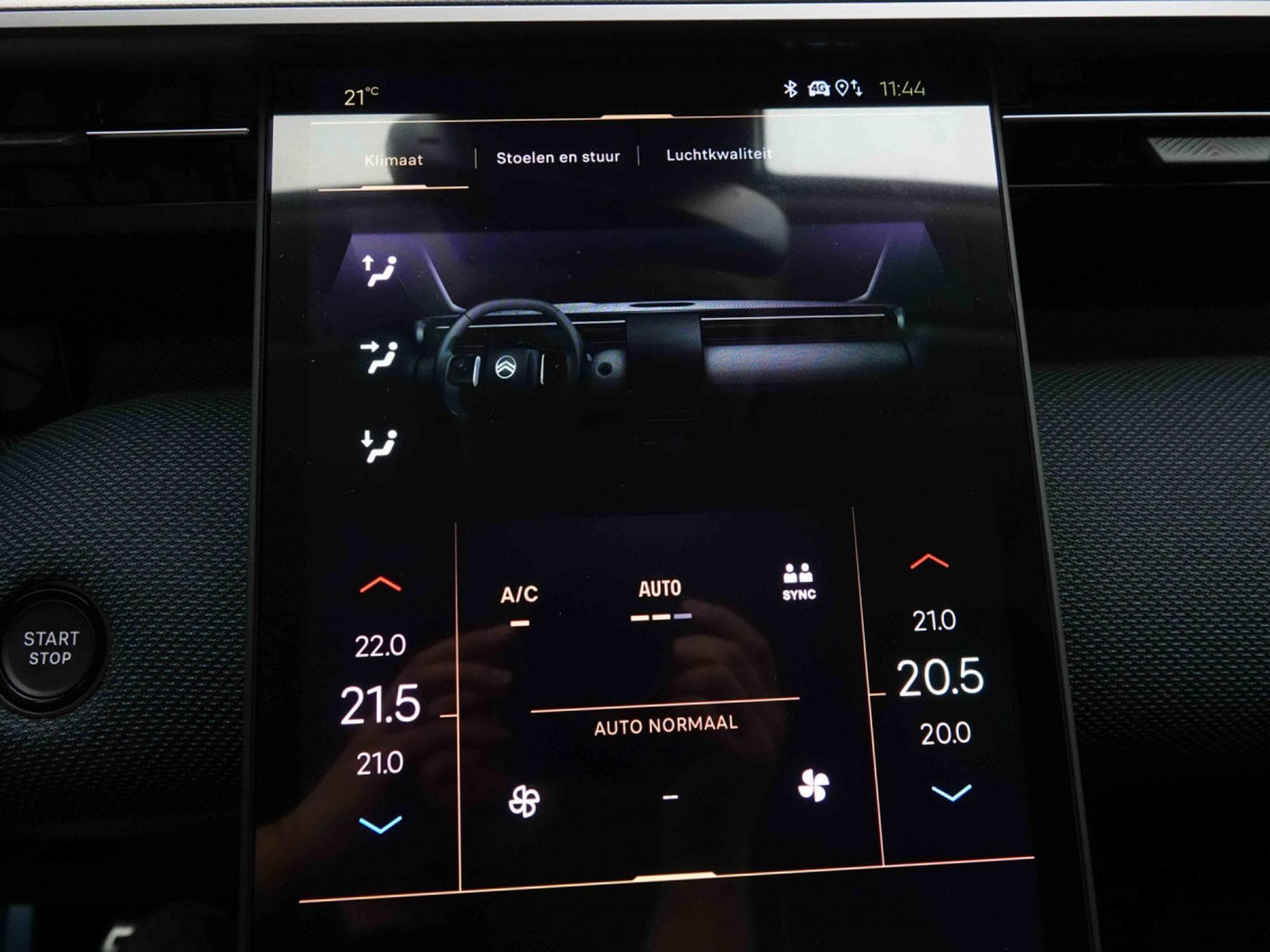 Citroën C4 1.2 145 Hybrid Auto Max (2026) - Photo 13