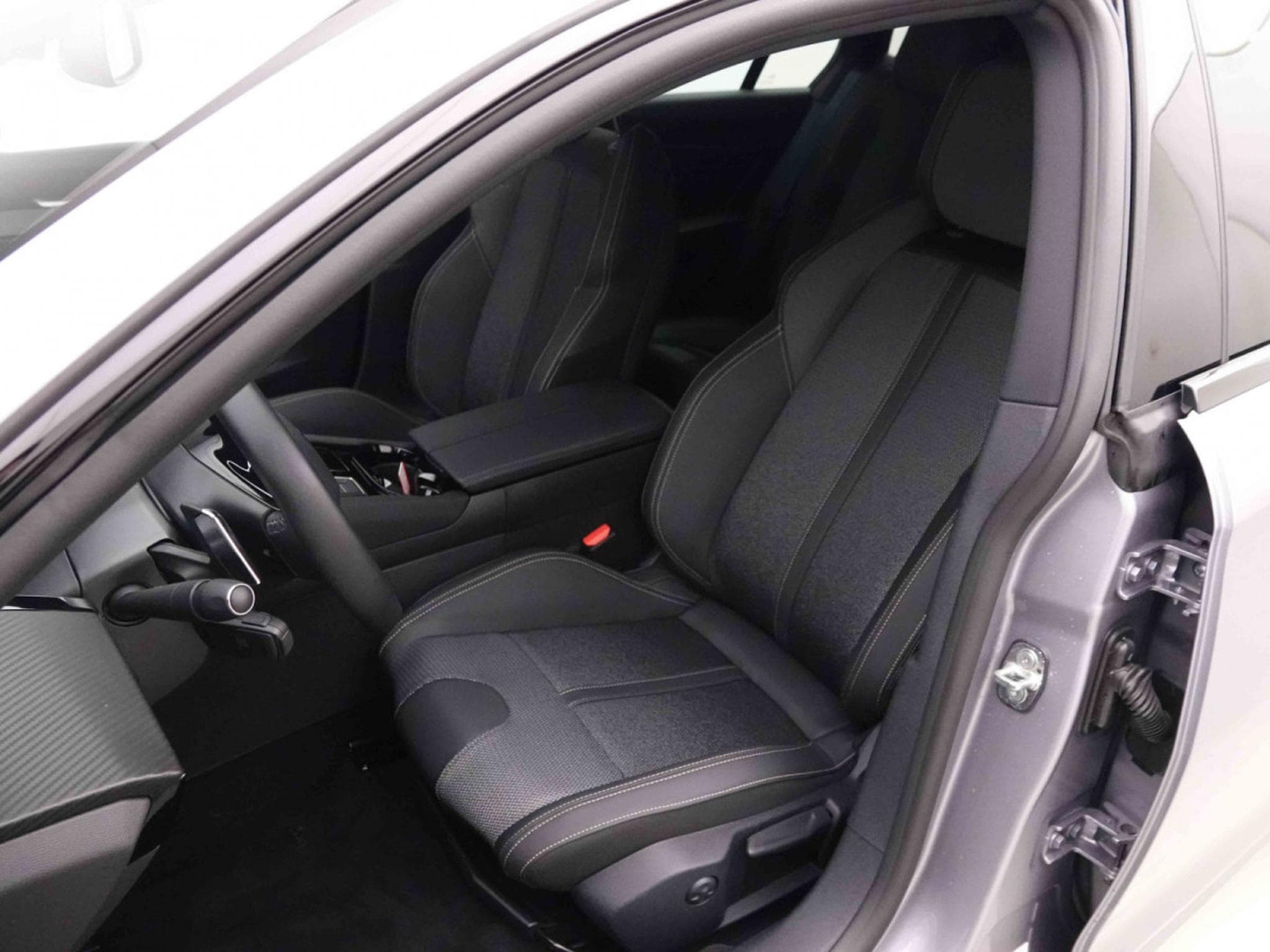Peugeot 508 1.6 PHEV 225 EAT8 Allure (2025) - Foto 6