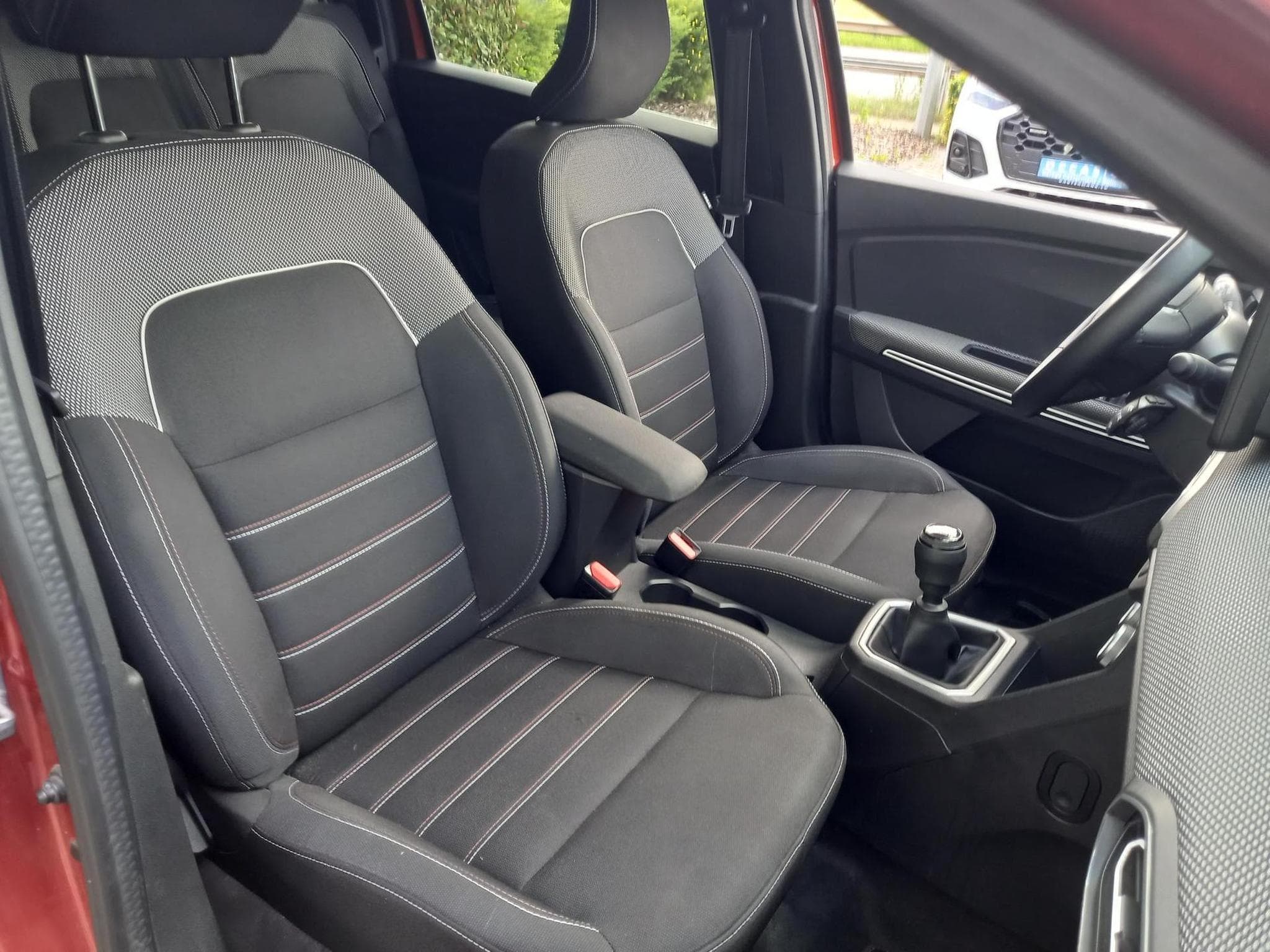 Dacia Jogger Extreme 1.0 TCe (2023) - Photo 9