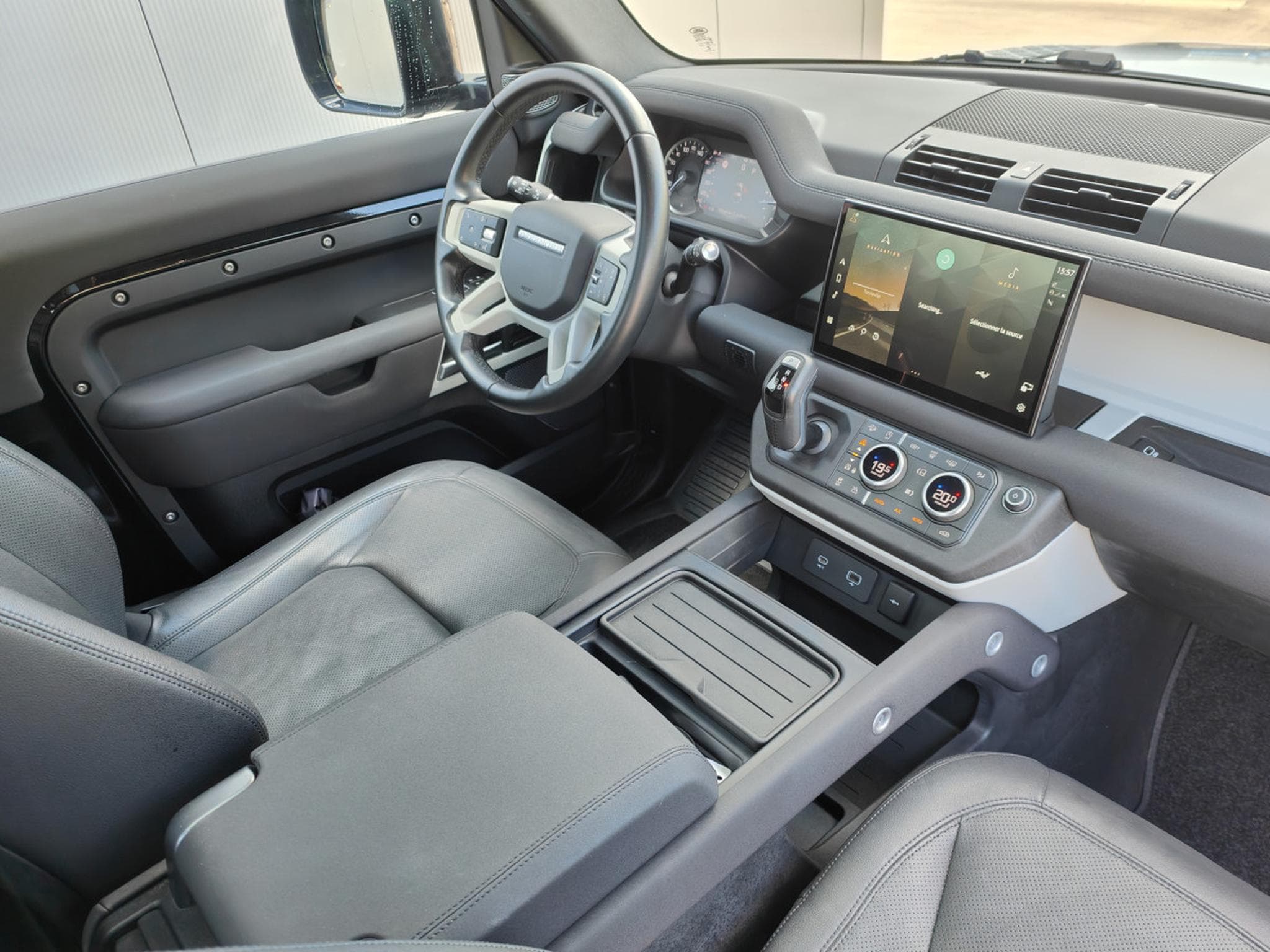 Land-Rover Defender 90 D250 TOIT OUVRANT CARPLAY CAMERA 360 CUIR (2022) - Photo 8