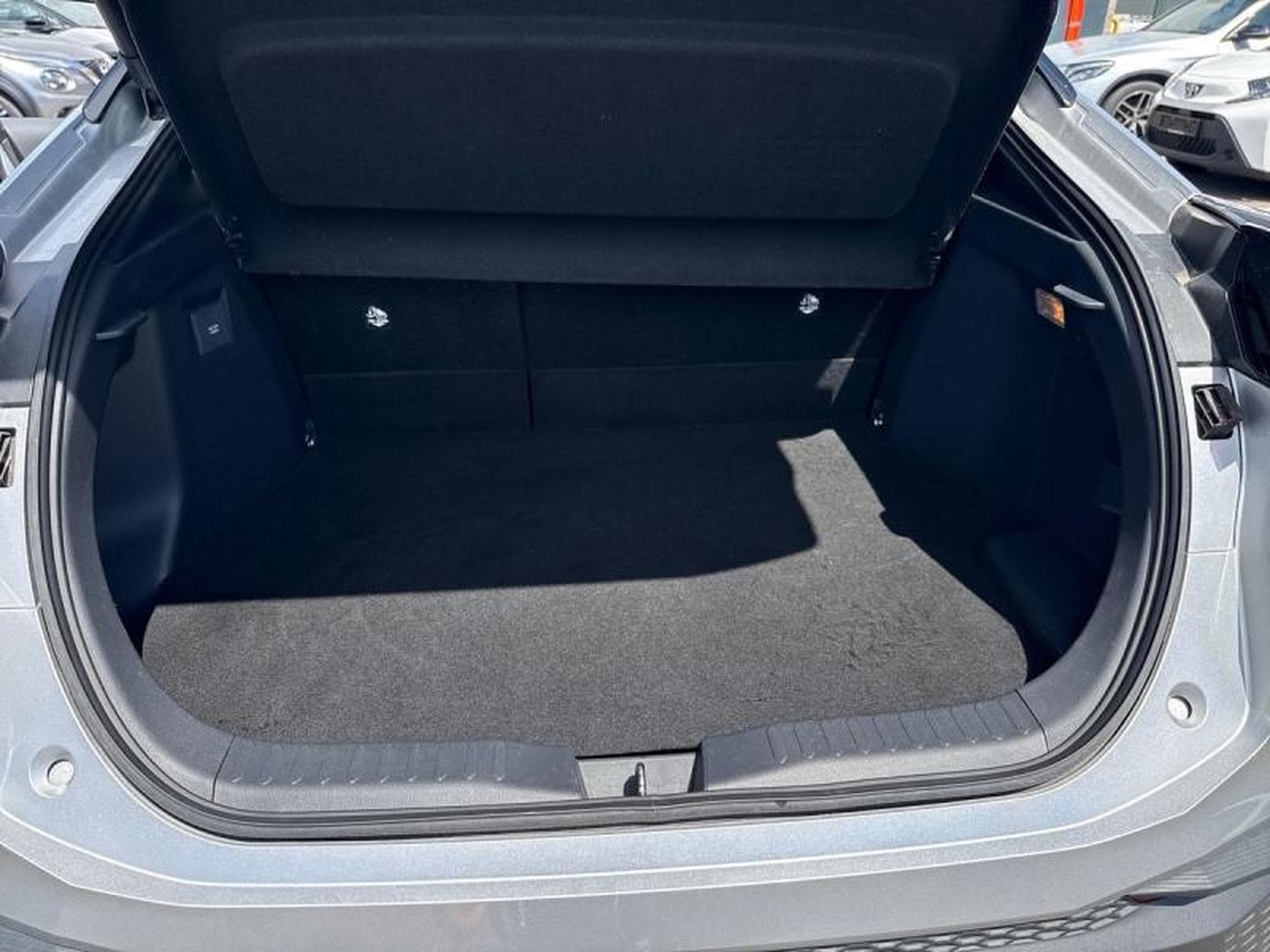 Toyota C-HR PHEV CVT Elite (2025) - Photo 12