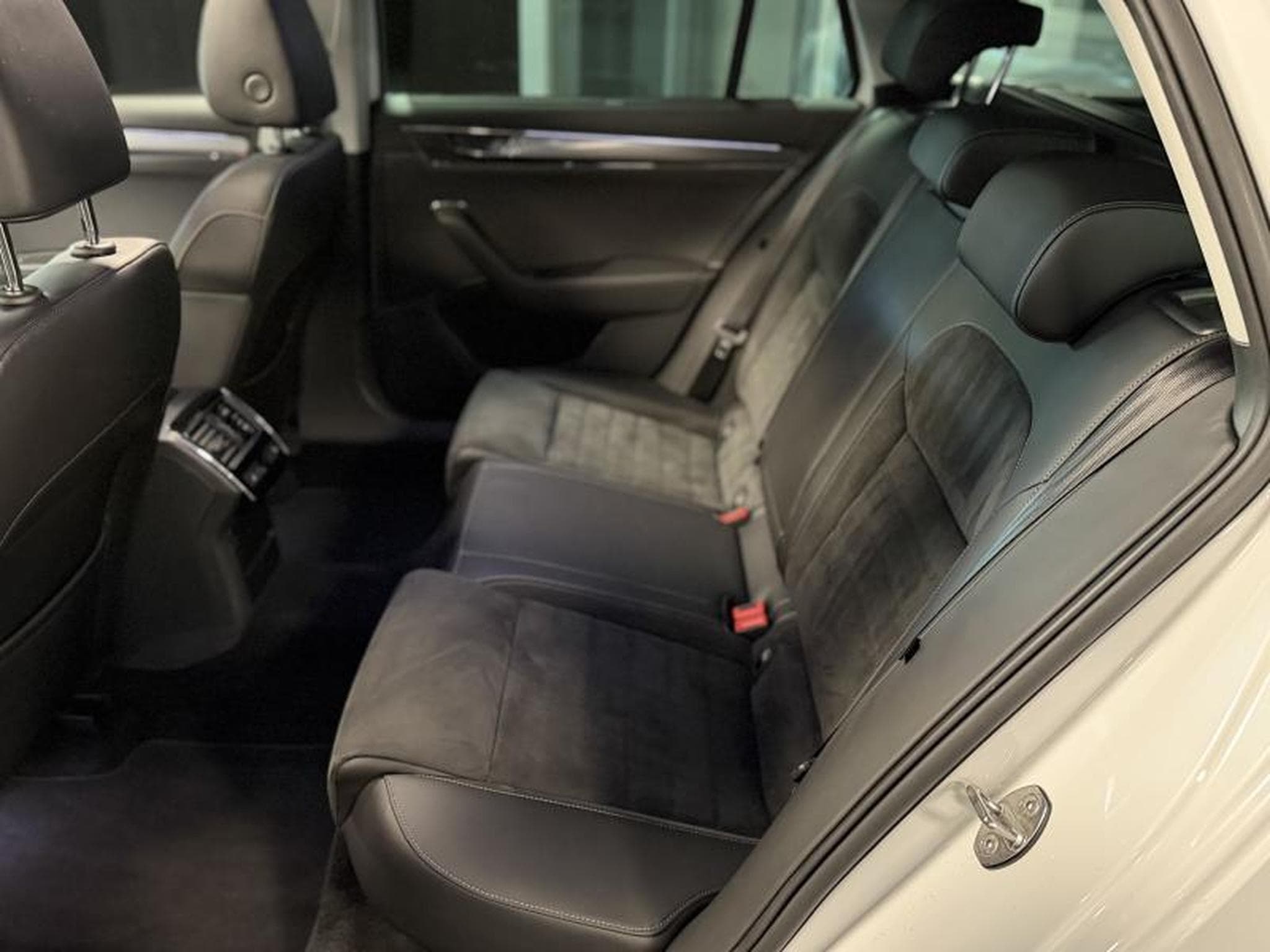Skoda Superb SCOUT 2.0 TDI DSG 4X4 (2020) - Foto 13