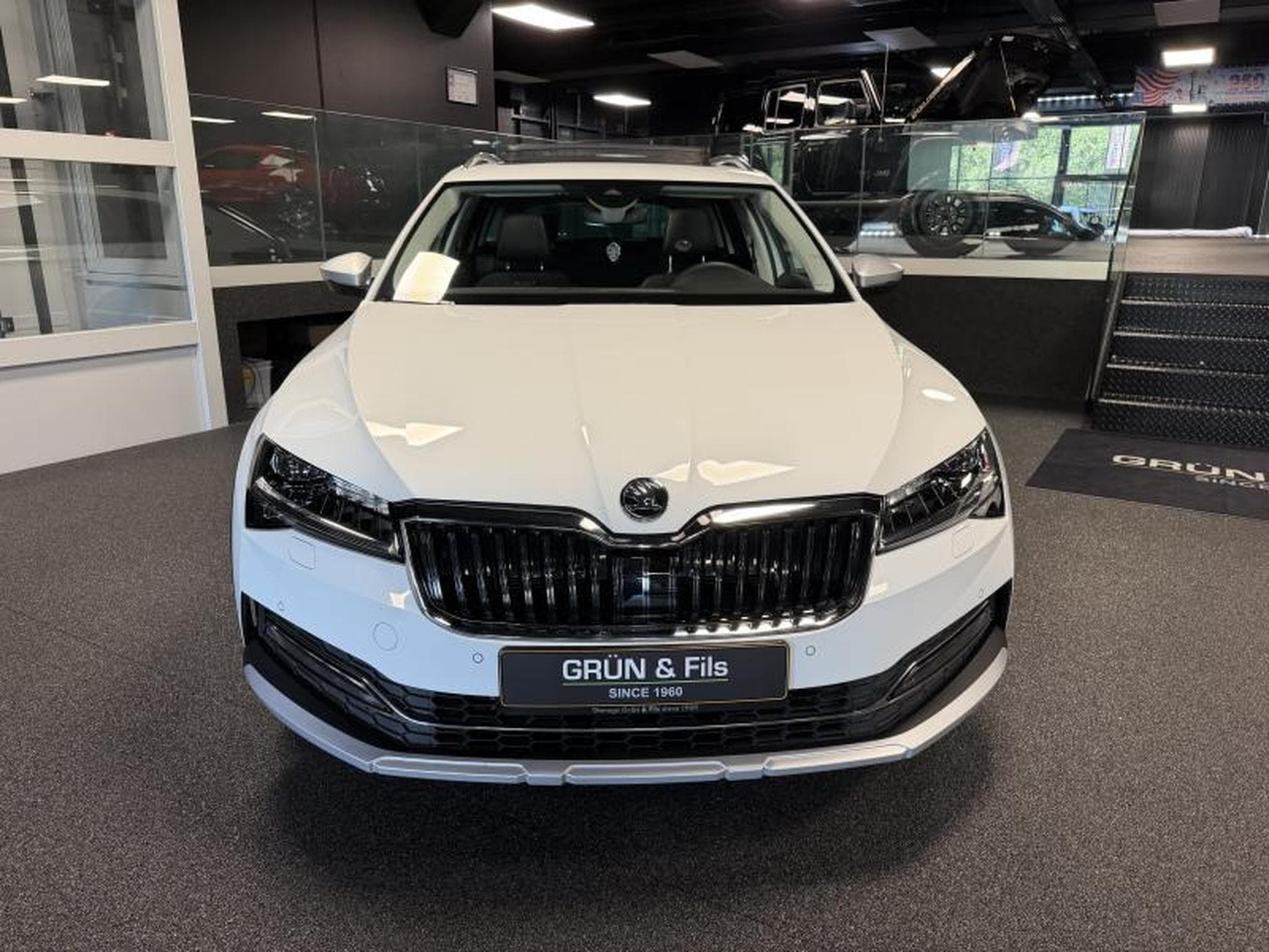 Skoda Superb SCOUT 2.0 TDI DSG 4X4 (2020) - Foto 2