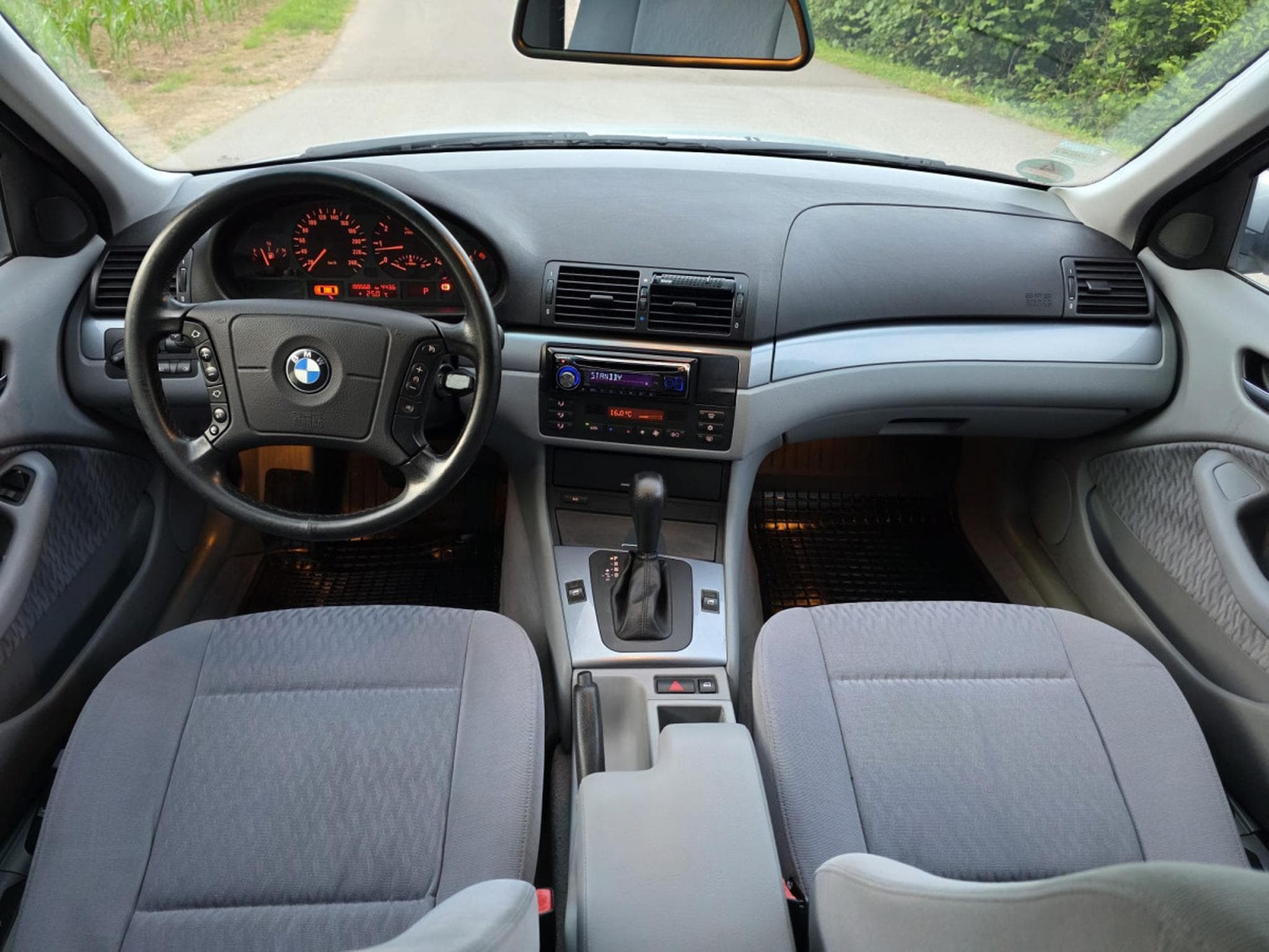 BMW 323 i Automatic (1999) - Photo 9