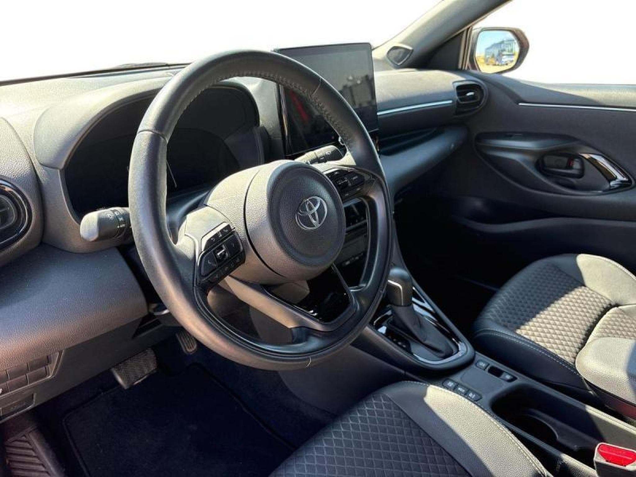 Toyota Yaris IV (2024) - Foto 7