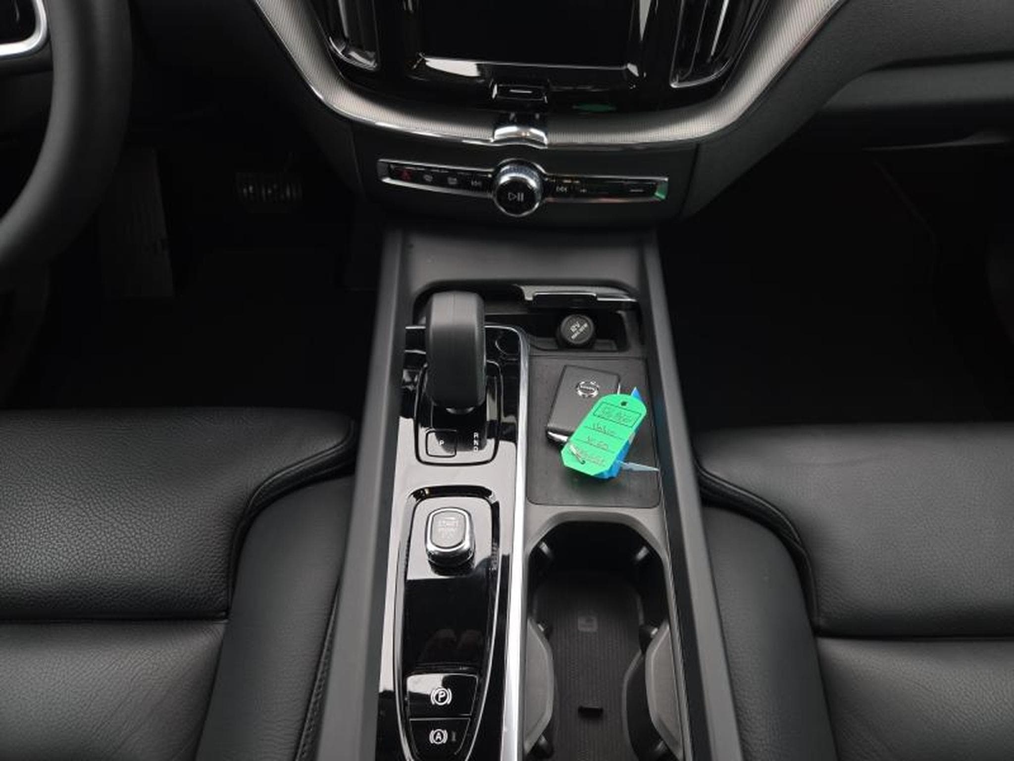 Volvo XC60 B4 Plus Dark / Essence (2024) - Foto 11